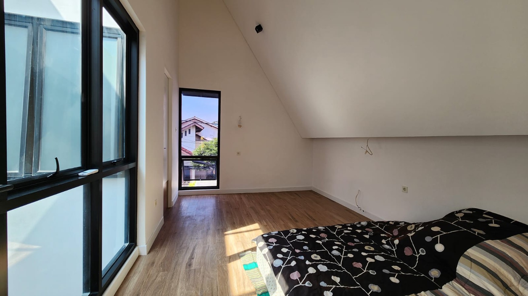 Rumah Modern 2 Lantai Disewakan Akses Jalan 2 Mobil di Cikoko Pancoran Jaksel