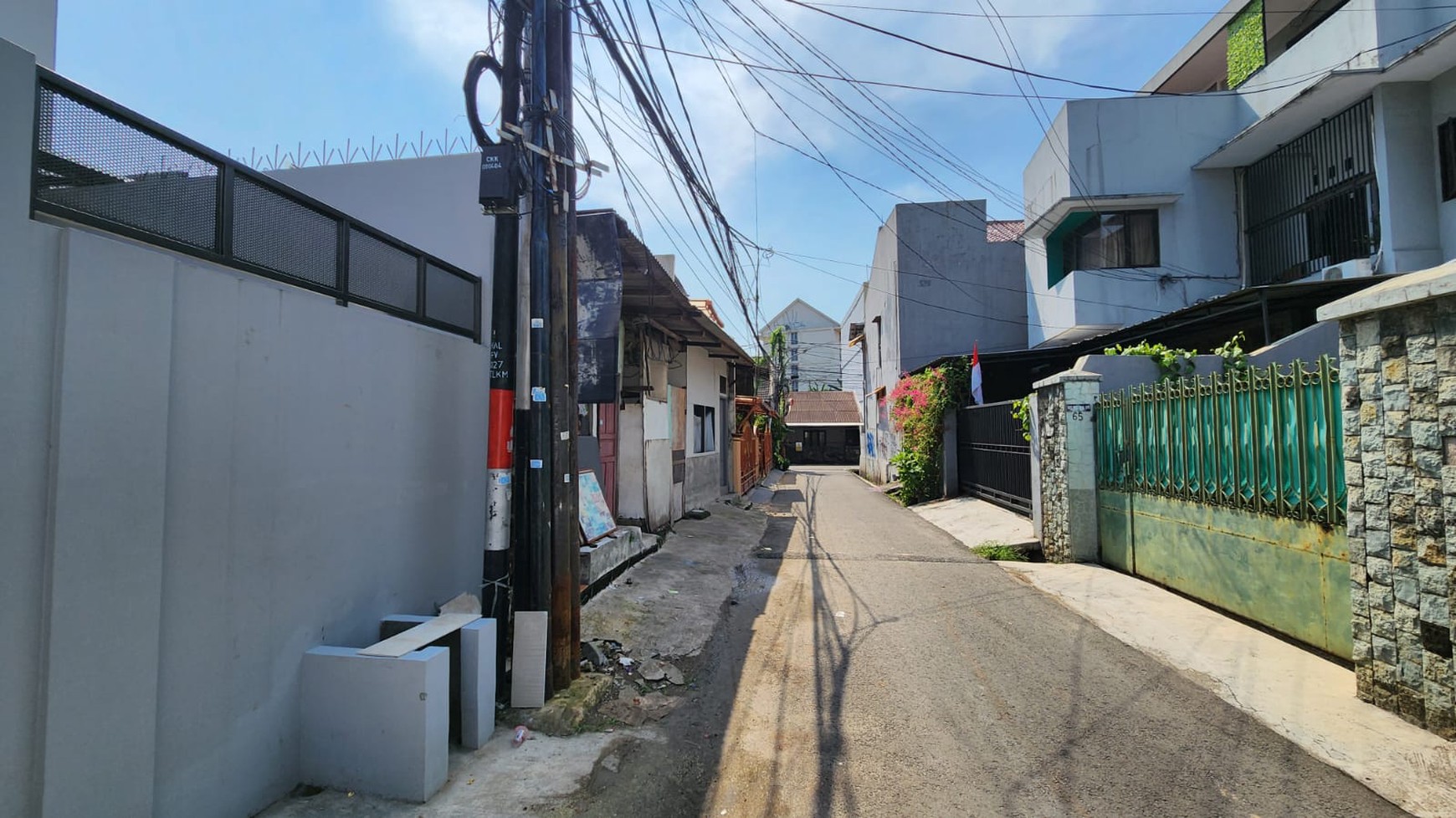 Rumah Modern 2 Lantai Disewakan Akses Jalan 2 Mobil di Cikoko Pancoran Jaksel