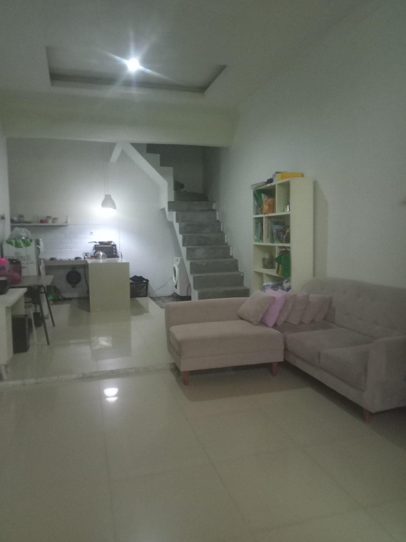 Rumah berlantai 2 di Sentraland Boulevard kawasan Parung panjang dengan harga jual Menarik.