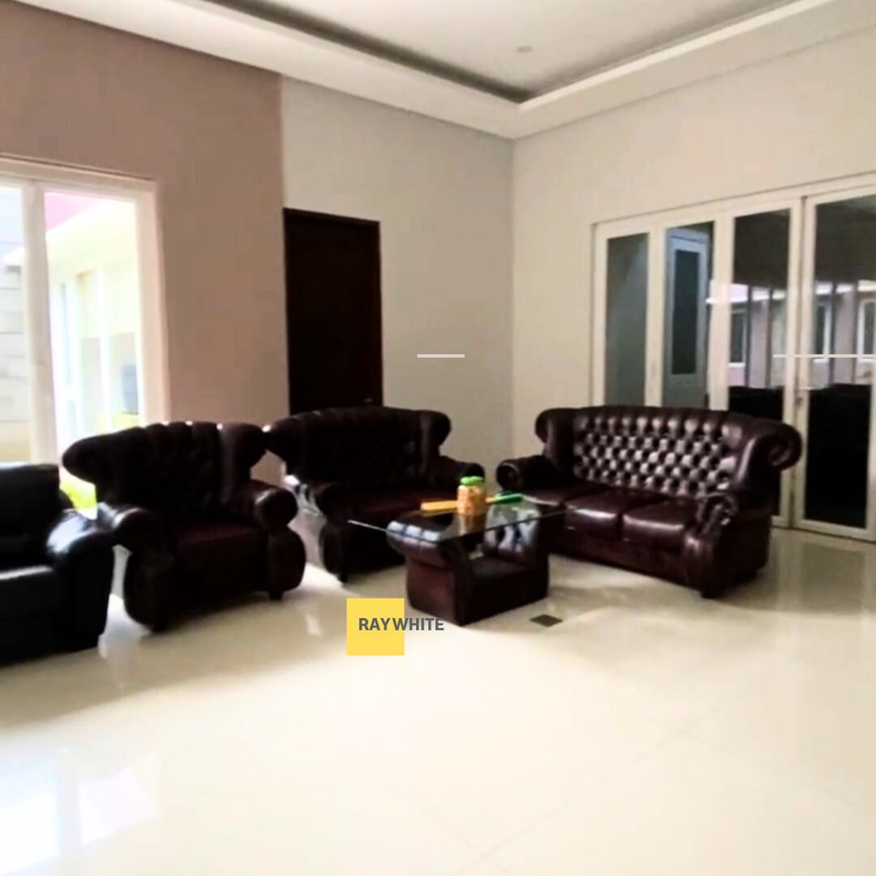 Disewakan rumah mewah lokasi di Pahoman 220 juta per tahun nego full furnished