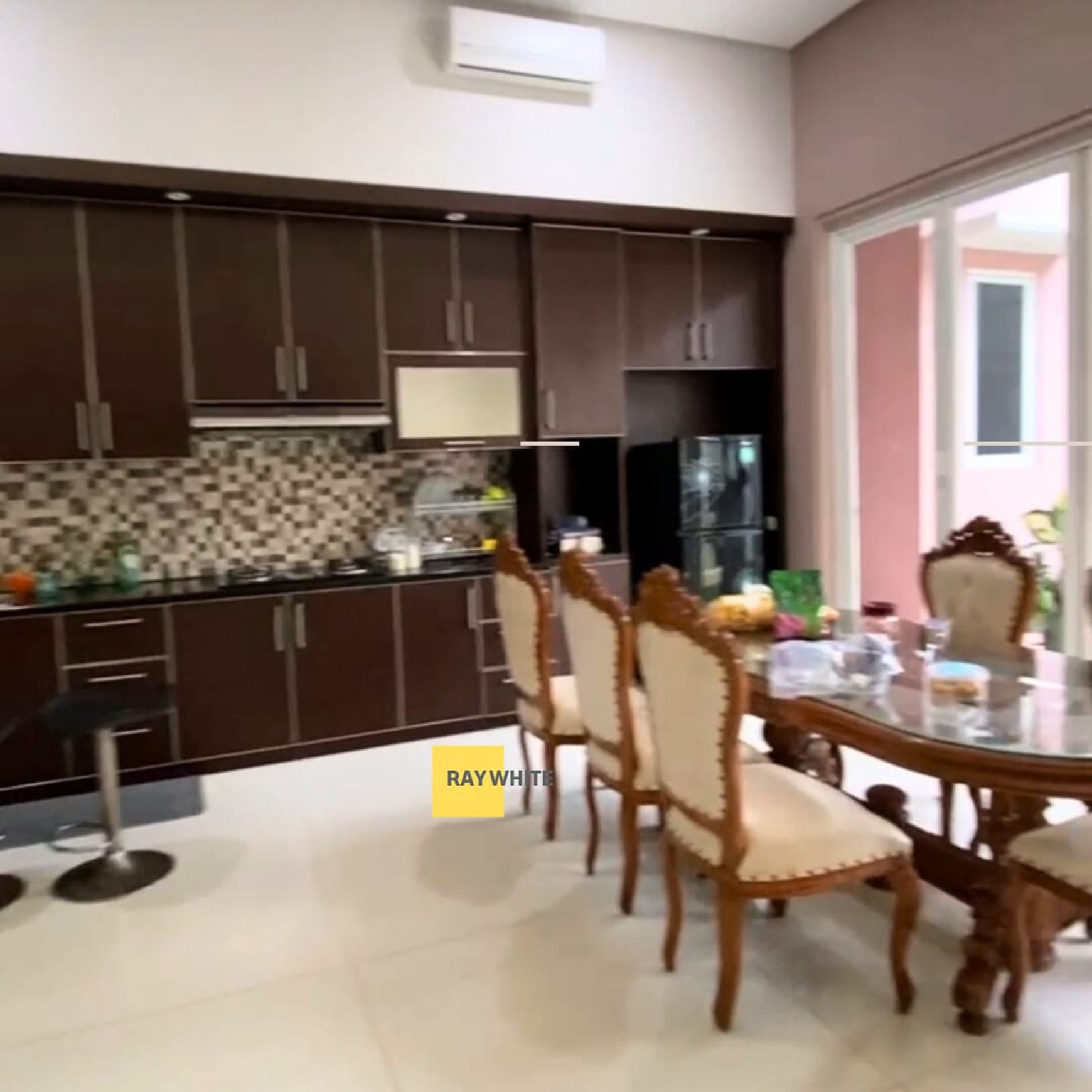 Disewakan rumah mewah lokasi di Pahoman 220 juta per tahun nego full furnished