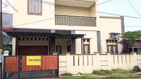 Di sewakan rumah dua lantai lokasi kedamaian one gate sistem Rp. 75 juta nego 