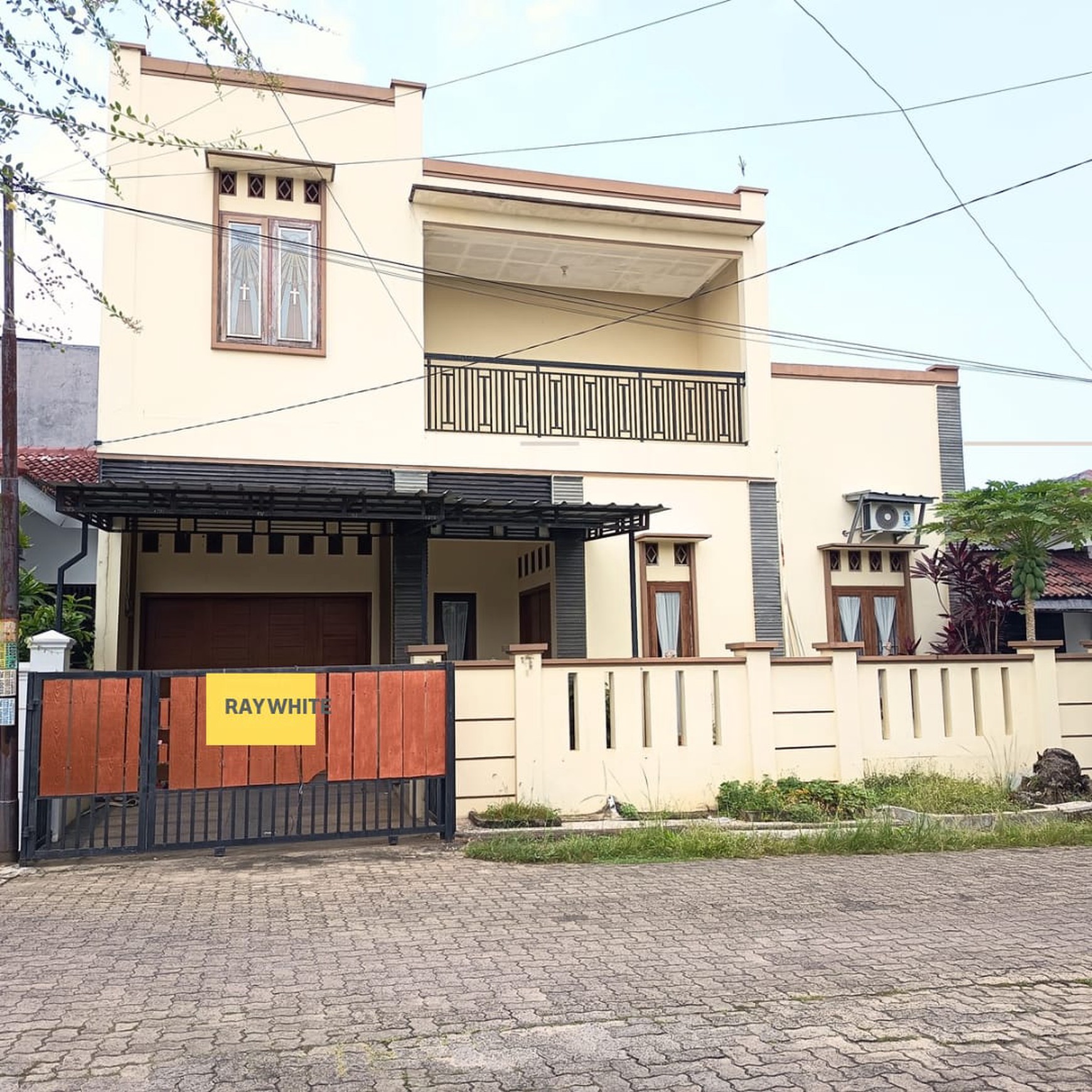 Di sewakan rumah dua lantai lokasi kedamaian one gate sistem Rp. 75 juta nego 