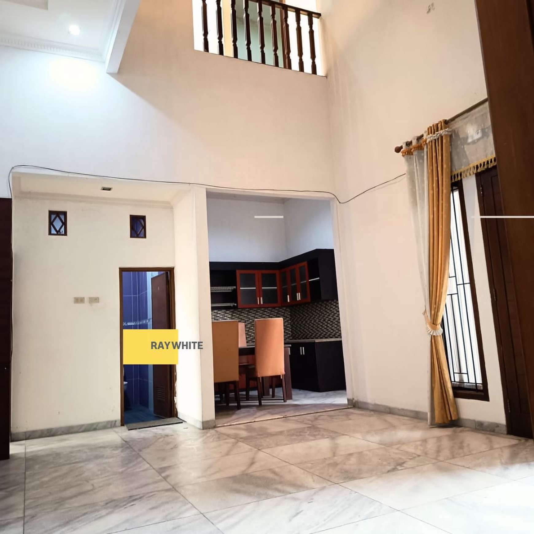 Di sewakan rumah dua lantai lokasi kedamaian one gate sistem Rp. 75 juta nego 