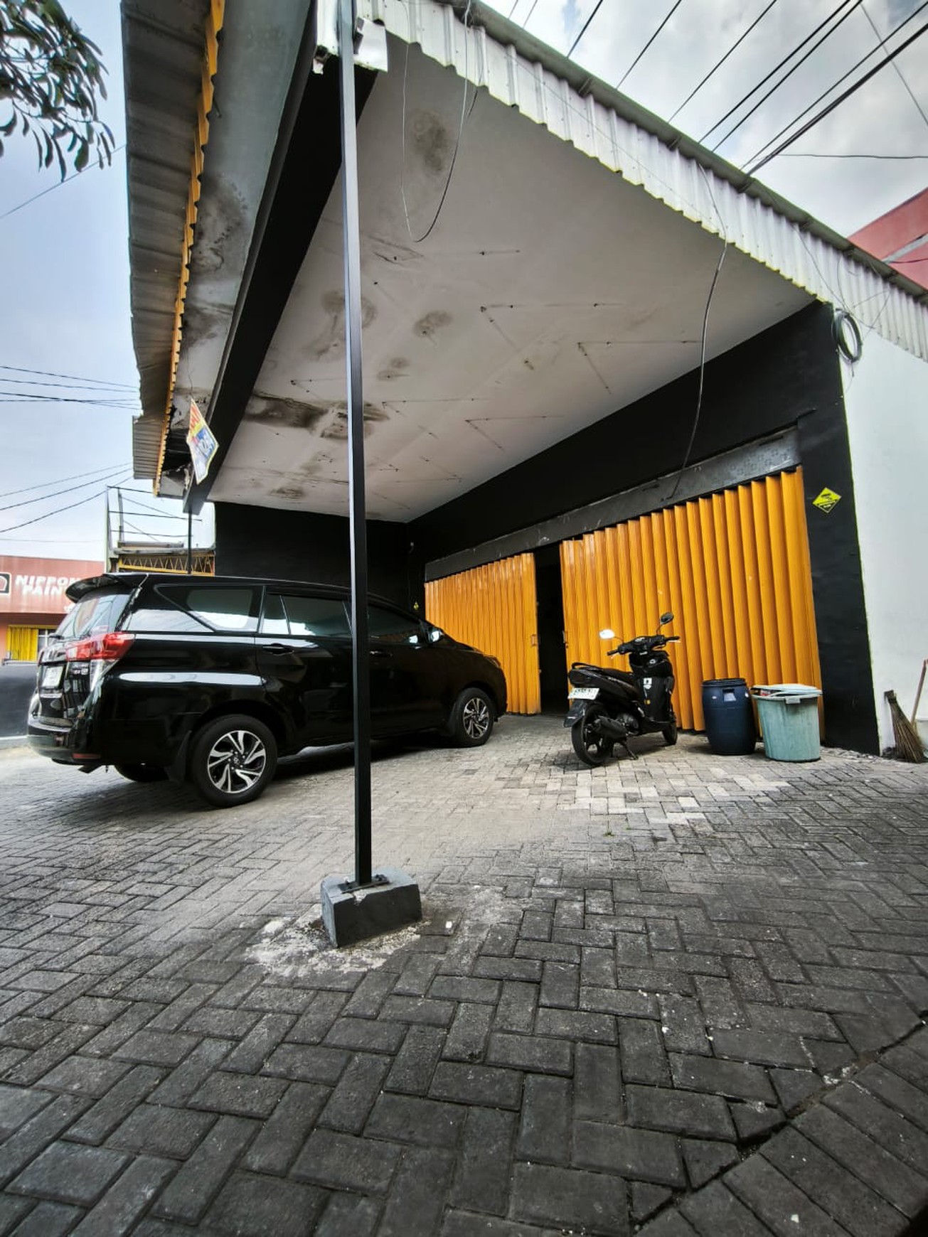 Murah Disewakan Ruko Nol Jalan Raya Lontar - Sambikerep - Surabaya Barat - Ruangan Lebar Loss - Strategis Lokasi