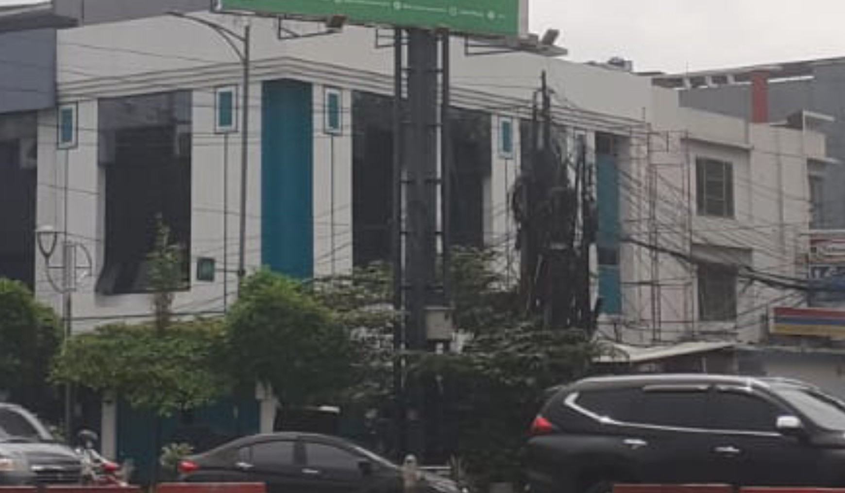 Ruko  Sewa posisi hook  jl.Ahmad Yani ,Bekasi Barat