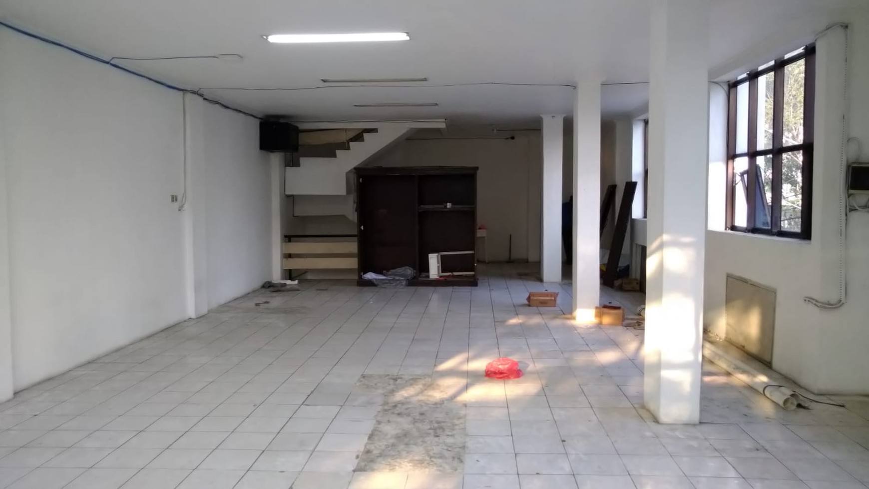 Ruko  Sewa posisi hook  jl.Ahmad Yani ,Bekasi Barat