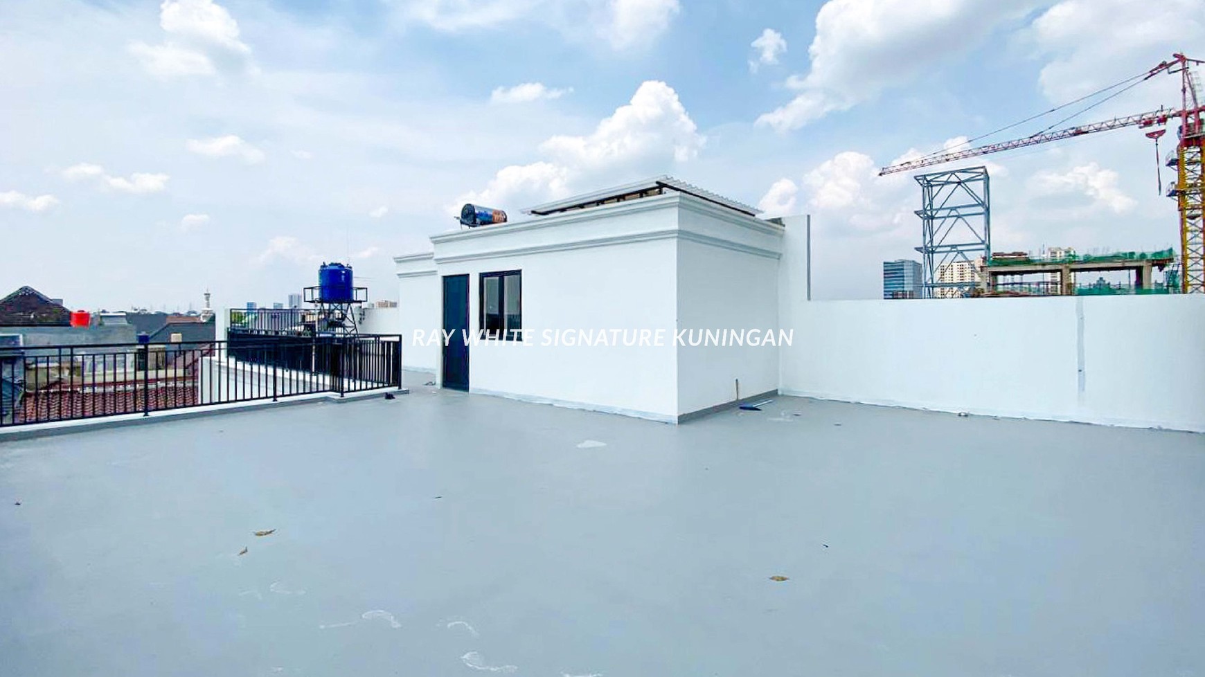 Dijual Rumah Hunian Bangunan Baru Sebrang Eco Park di Tebet Timur Raya