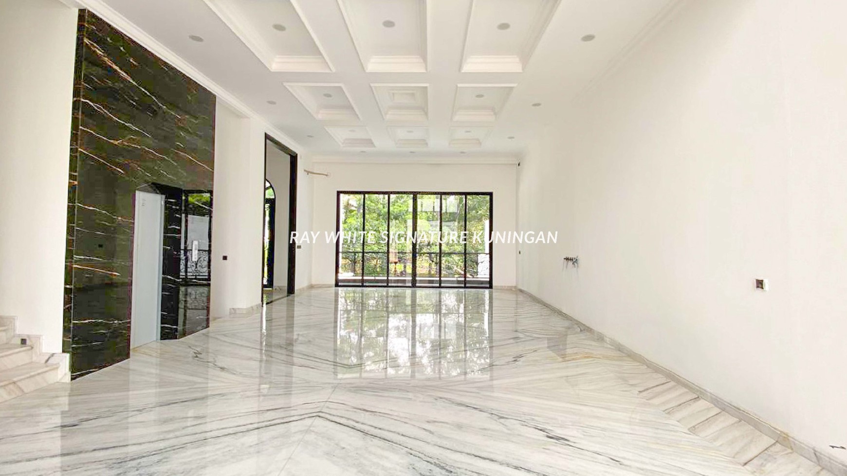 Dijual Rumah Hunian Bangunan Baru Sebrang Eco Park di Tebet Timur Raya