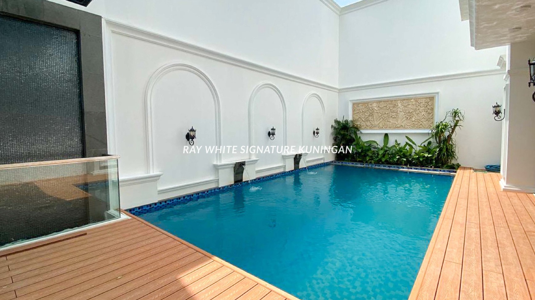 Dijual Rumah Hunian Bangunan Baru Sebrang Eco Park di Tebet Timur Raya