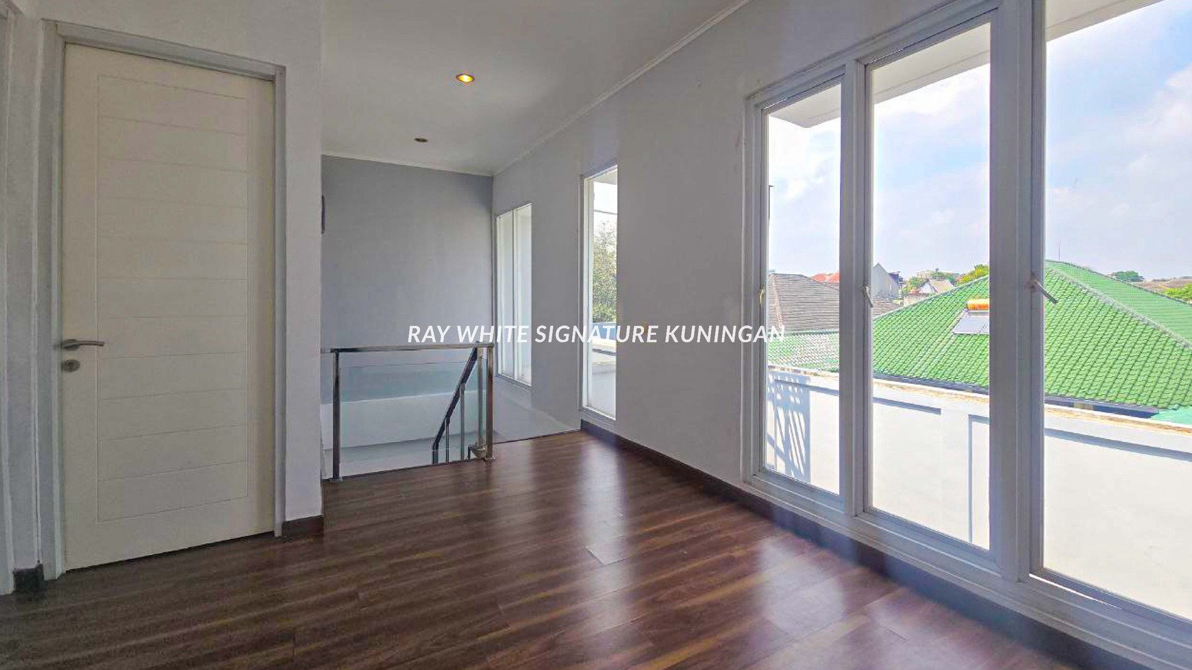 Dijual Rumah dalam Town House 2,5 Lantai 