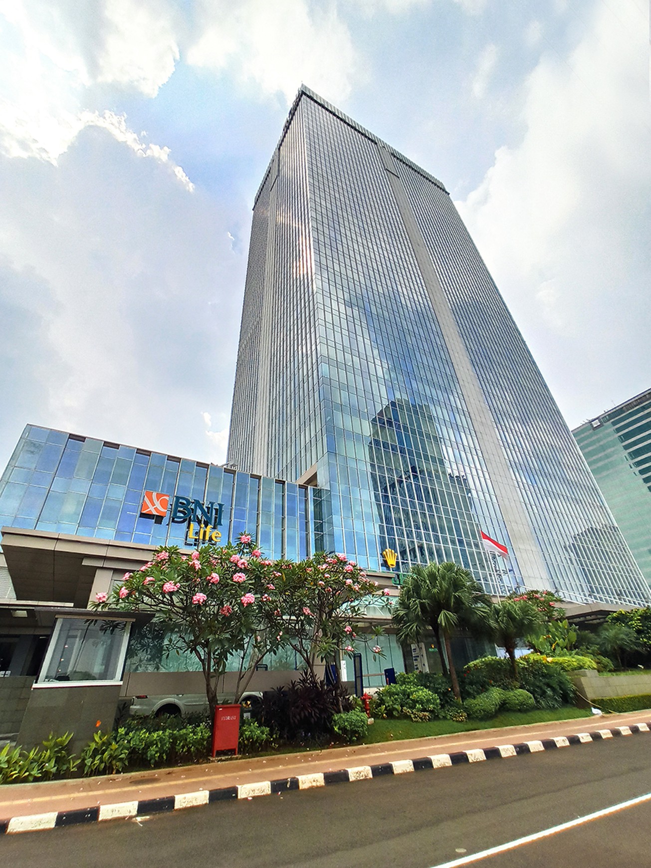 Office Centenial Tower Gatot Subroto luas : 201 m2, semi partisi,  siap digunakan tanpa renovasi besar, akses bebas ganjil genap, 5 menit ke Semanggi