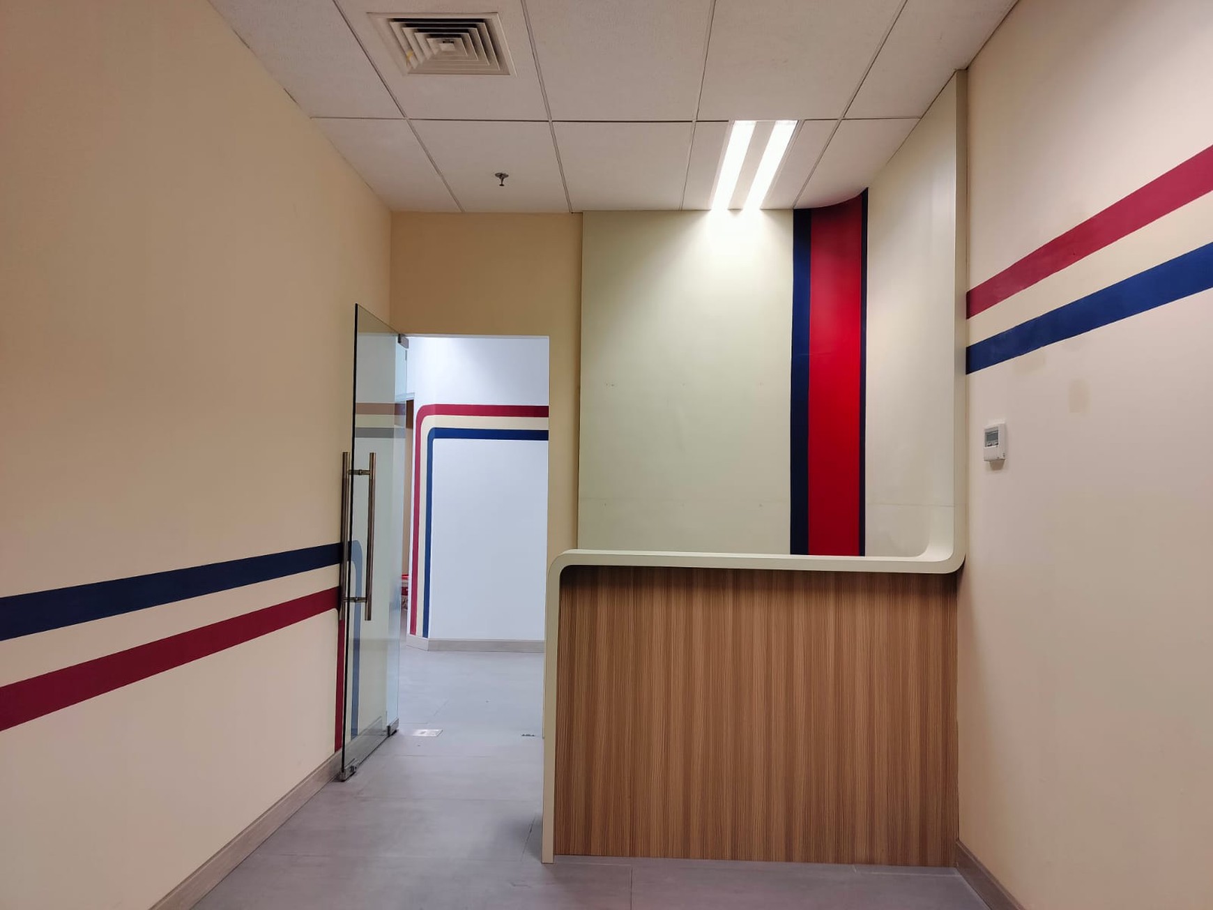 Office Centenial Tower Gatot Subroto luas : 201 m2, semi partisi,  siap digunakan tanpa renovasi besar, akses bebas ganjil genap, 5 menit ke Semanggi
