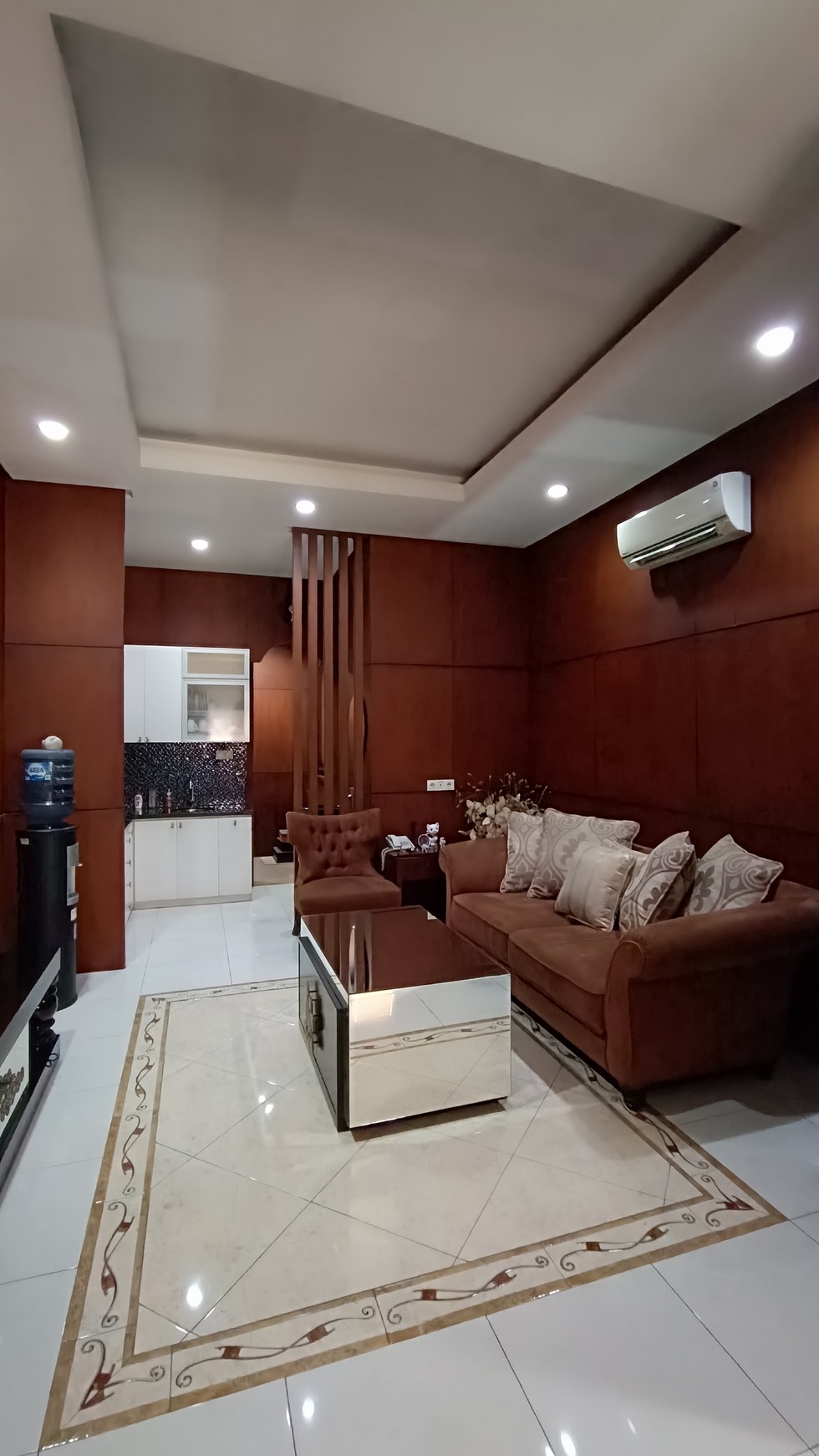 Ruko Aktif di jalan Utama Masuk Kawasan Pesanggrahan Bintaro