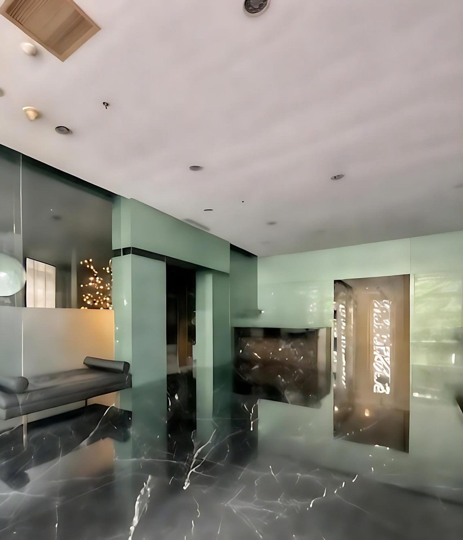 Dijual Gedung Komersial Strategis Di Kebayoran Baru Dekat Blok M, SCBD, Senopati Dan Senayan Cocok Untuk Kantor Maupun Hotel.