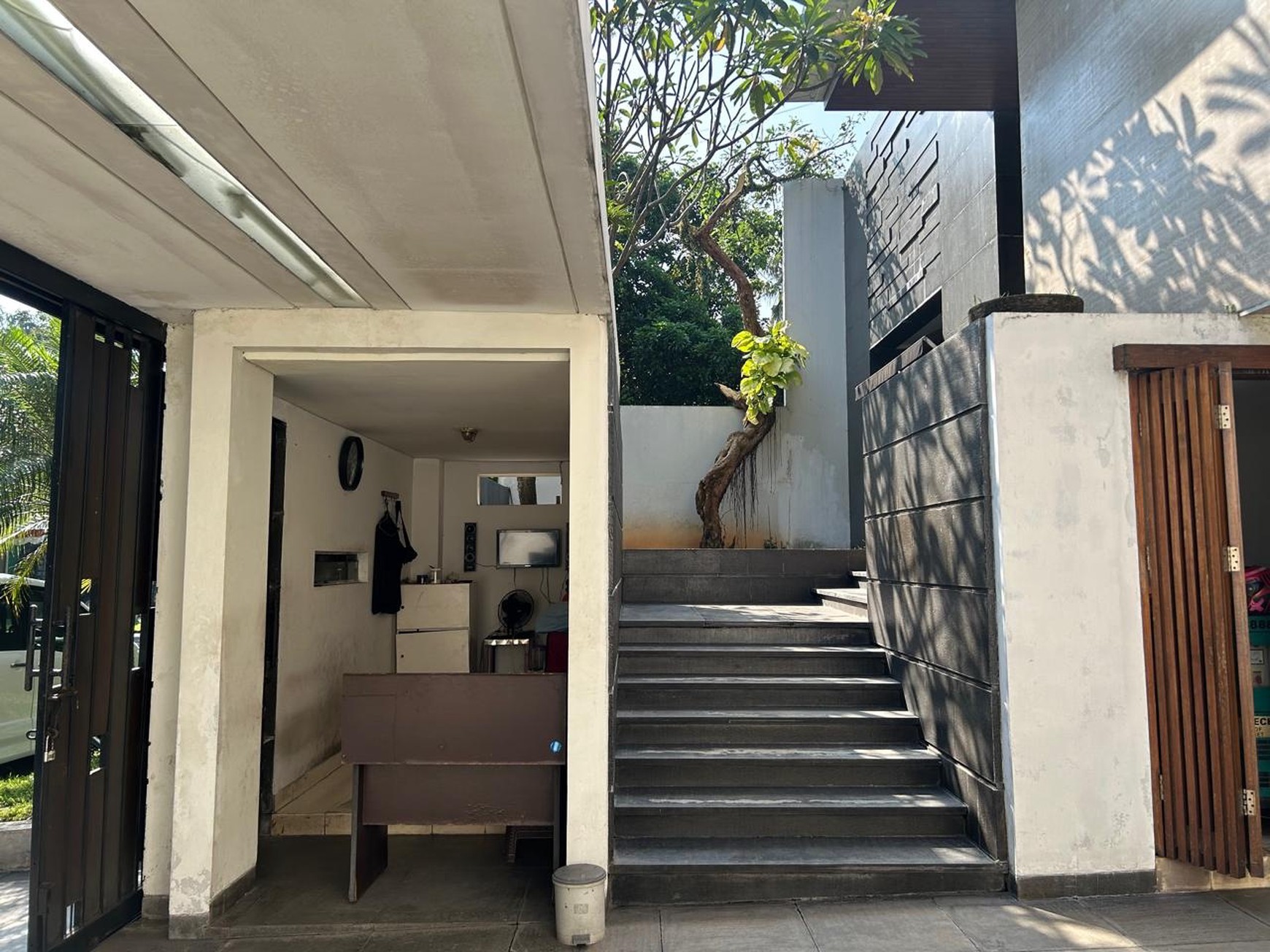 DIJUAL RUMAH LUX DENGAN DESIGN MINIMALIS
