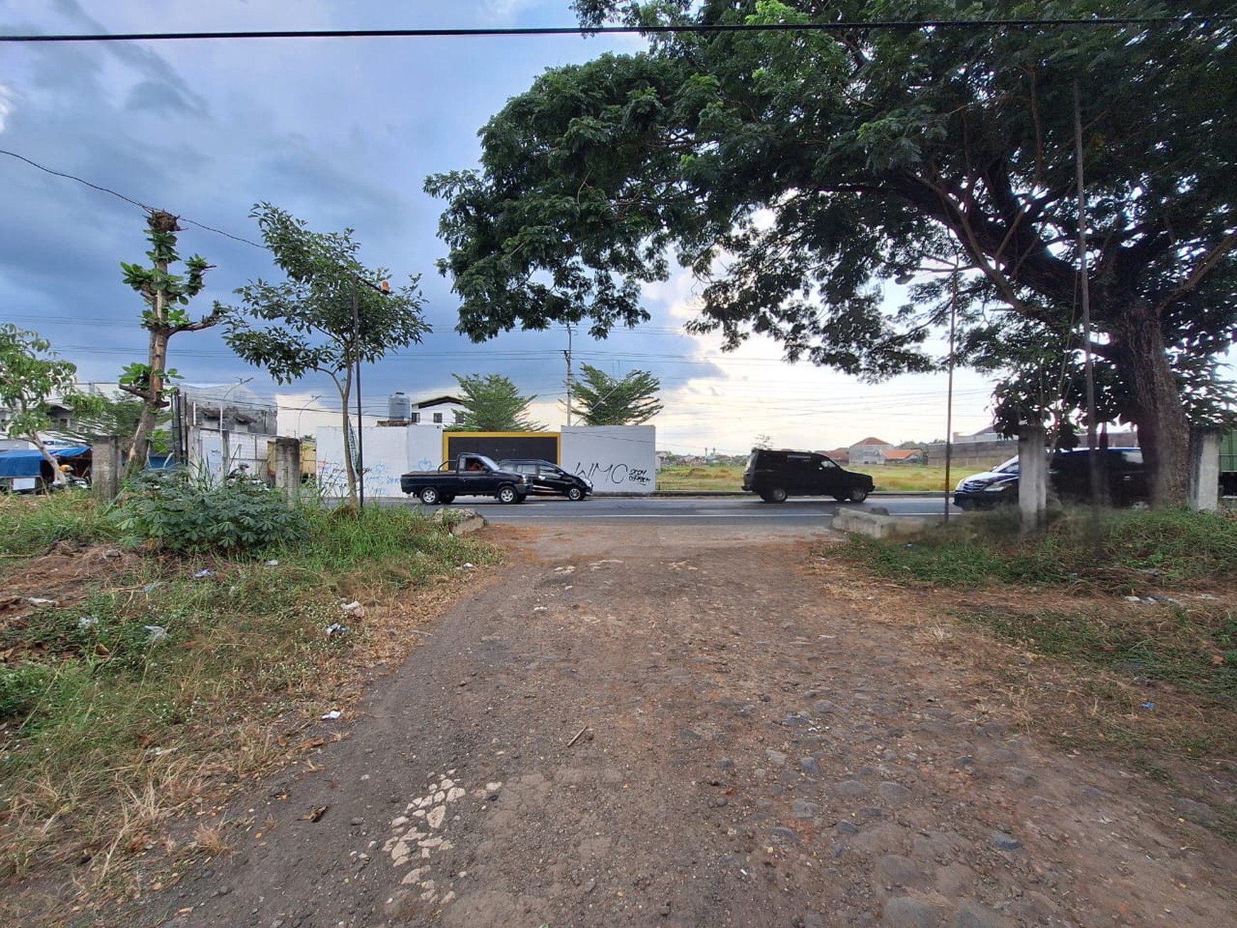 Dijual Cepat! Gedung 1 Lantai Lokasi Strategis di Karanganom Klaten
