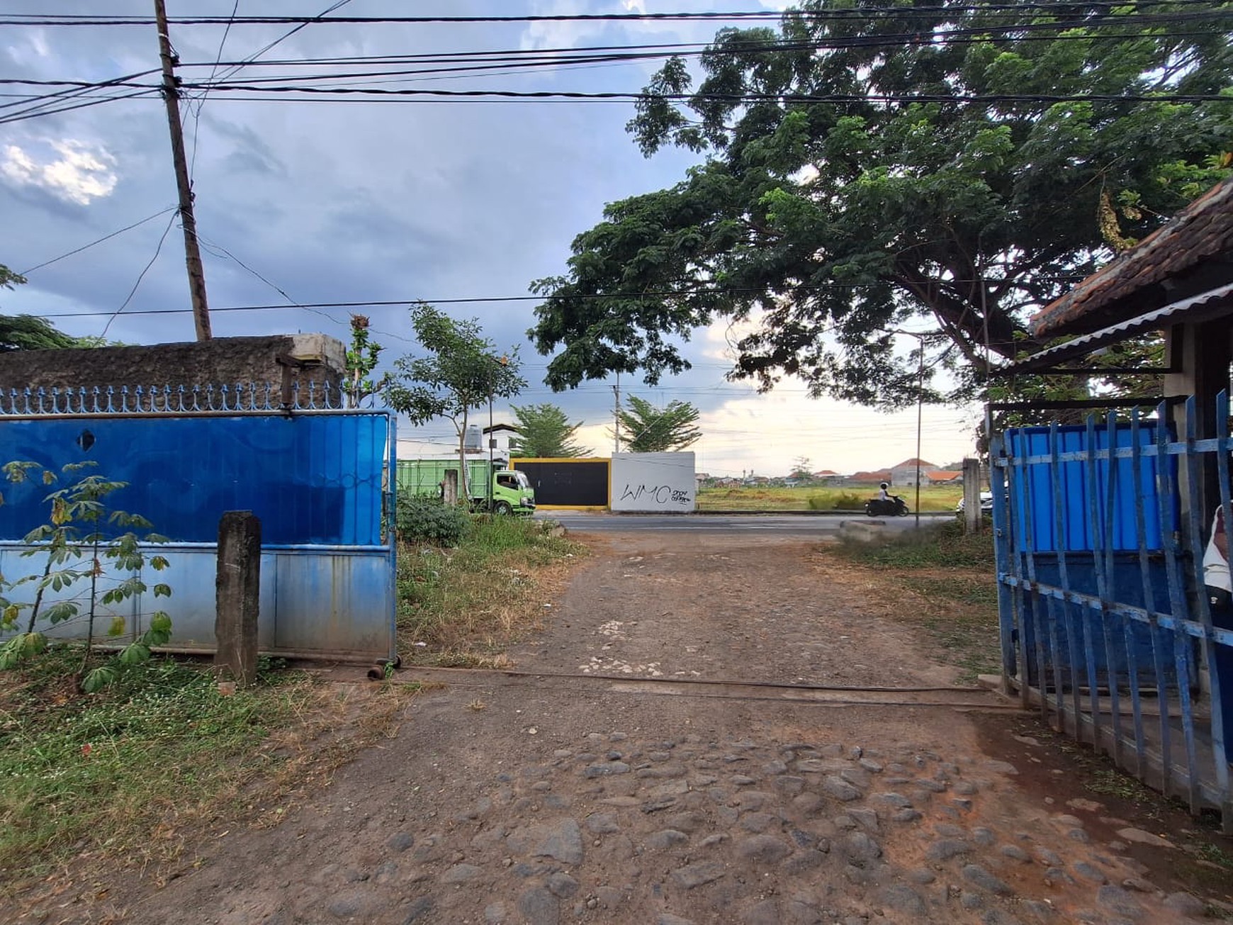 Dijual Cepat! Gedung 1 Lantai Lokasi Strategis di Karanganom Klaten