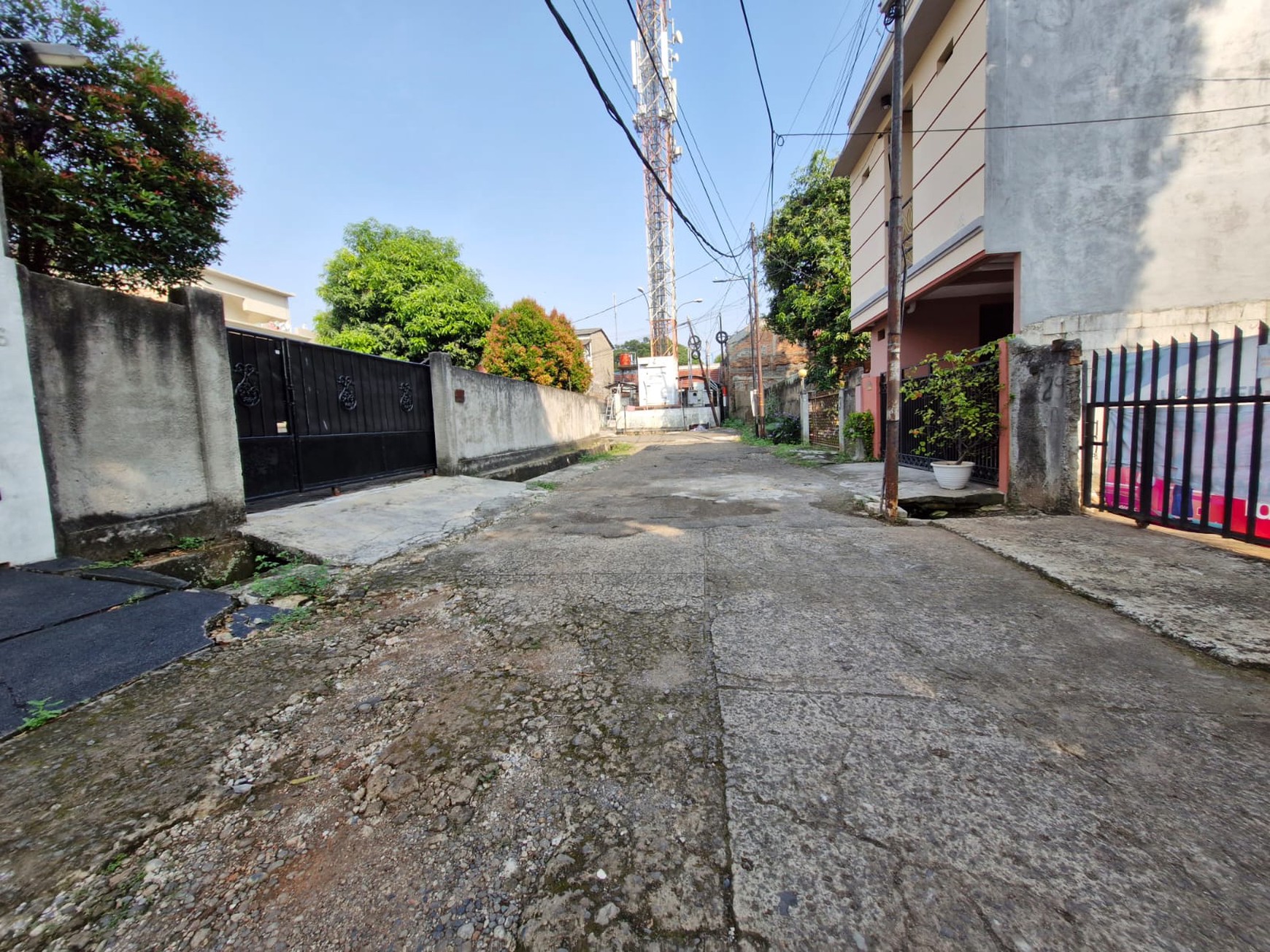  Di Jual Rumah tua hitung tanah, lokasi tenang dan strategis di Jl. Cendrawasih Kebayoran Lama, Jakarta Selatan