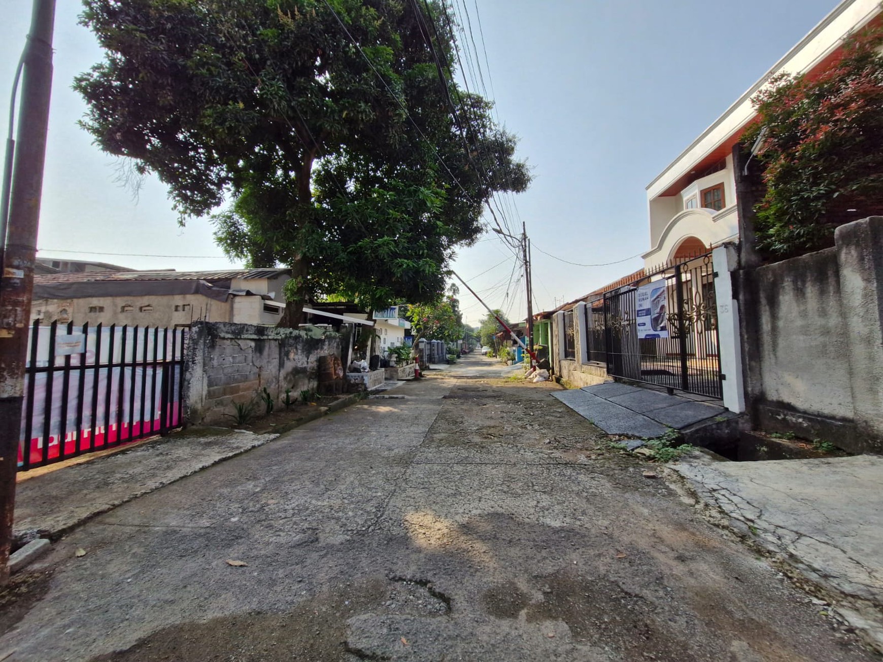  Di Jual Rumah tua hitung tanah, lokasi tenang dan strategis di Jl. Cendrawasih Kebayoran Lama, Jakarta Selatan