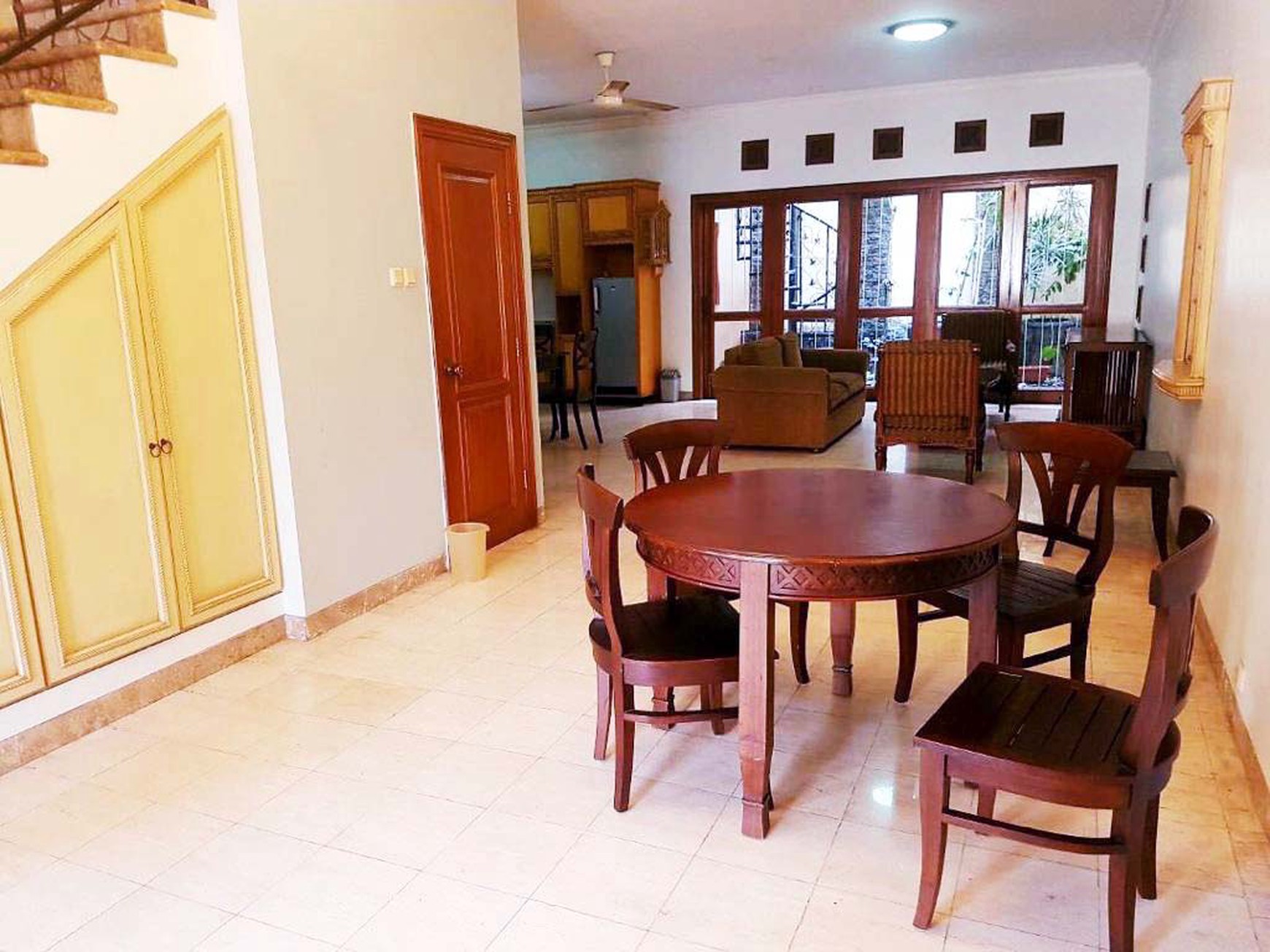 Rumah di Margorejo Floraya Surabaya Selatan, Full Furnished, Lingkungan Elite, Row Jalan depan Lebar, Bisa untuk Rumah Tinggal/Kantor, Siap Huni - TS -