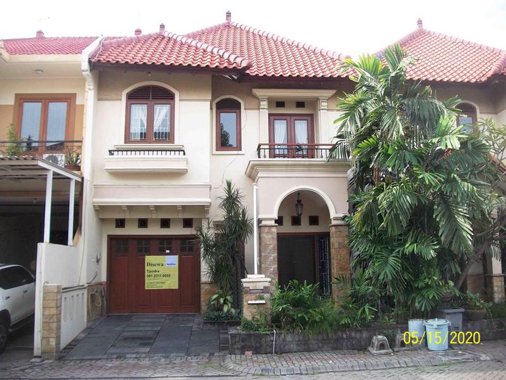 Rumah di Margorejo Floraya Surabaya Selatan, Full Furnished, Lingkungan Elite, Row Jalan depan Lebar, Bisa untuk Rumah Tinggal/Kantor, Siap Huni - TS -