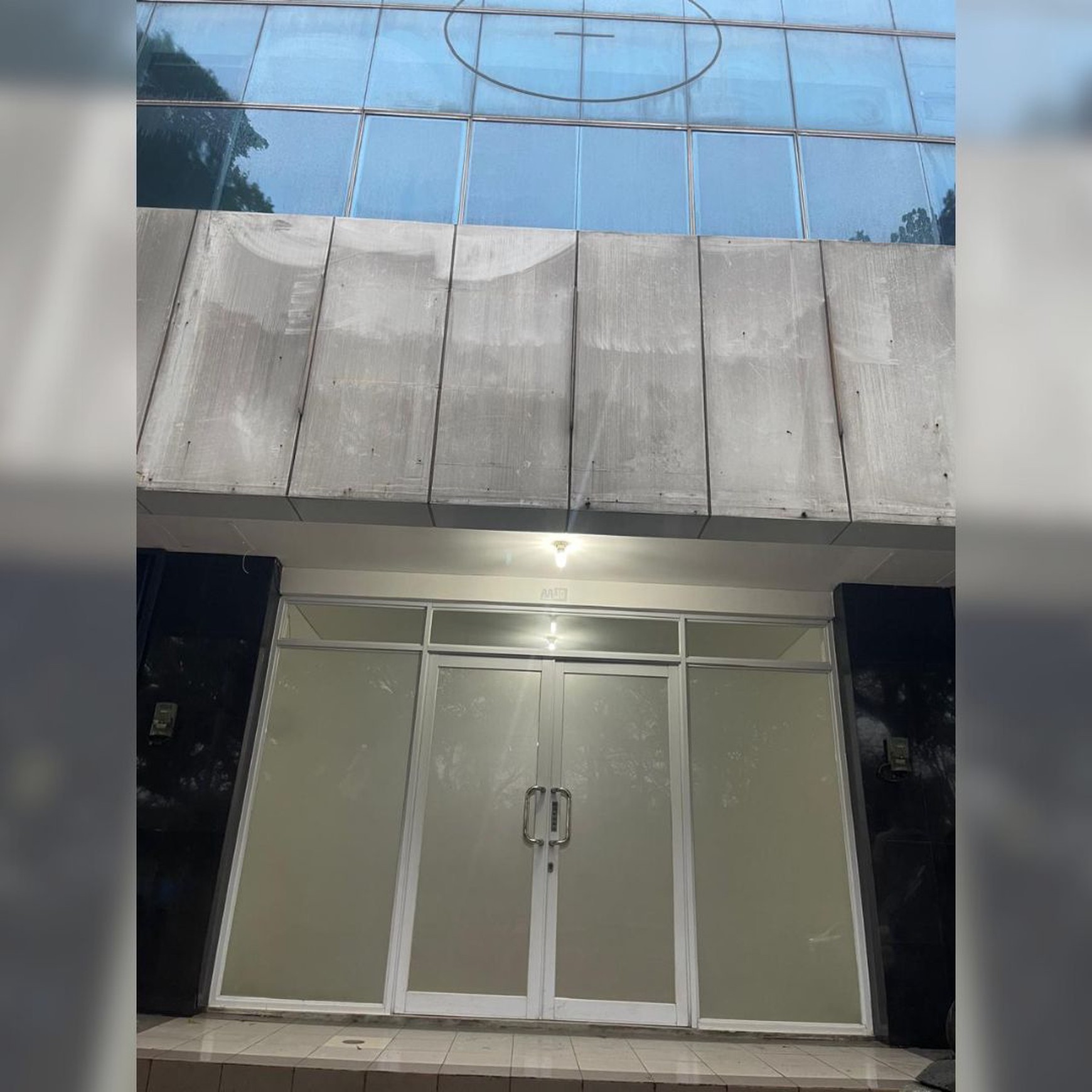 Dijual dan/atau Disewakan Ruko 3 Boulevard Tekno BSD City Tangerang Selatan. 3 Lantai. Pinggir Jalan Besar.