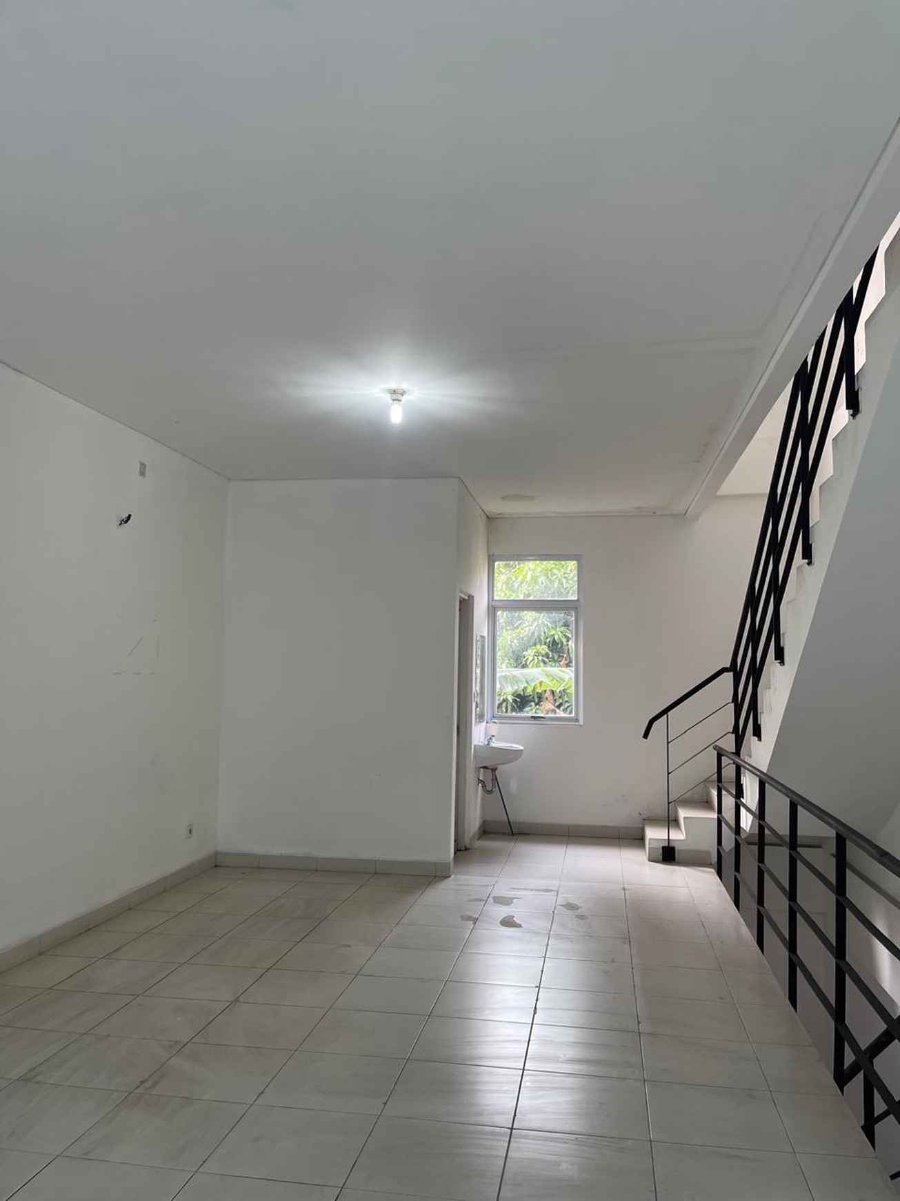 Dijual dan/atau Disewakan Ruko 3 Boulevard Tekno BSD City Tangerang Selatan. 3 Lantai. Pinggir Jalan Besar.