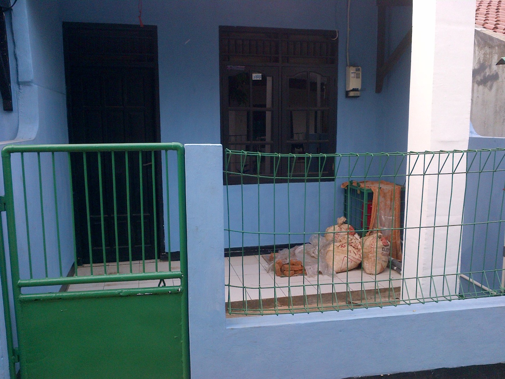 Cinere 3 pintu kontrakan petak, jarak 300m ke cinere raya