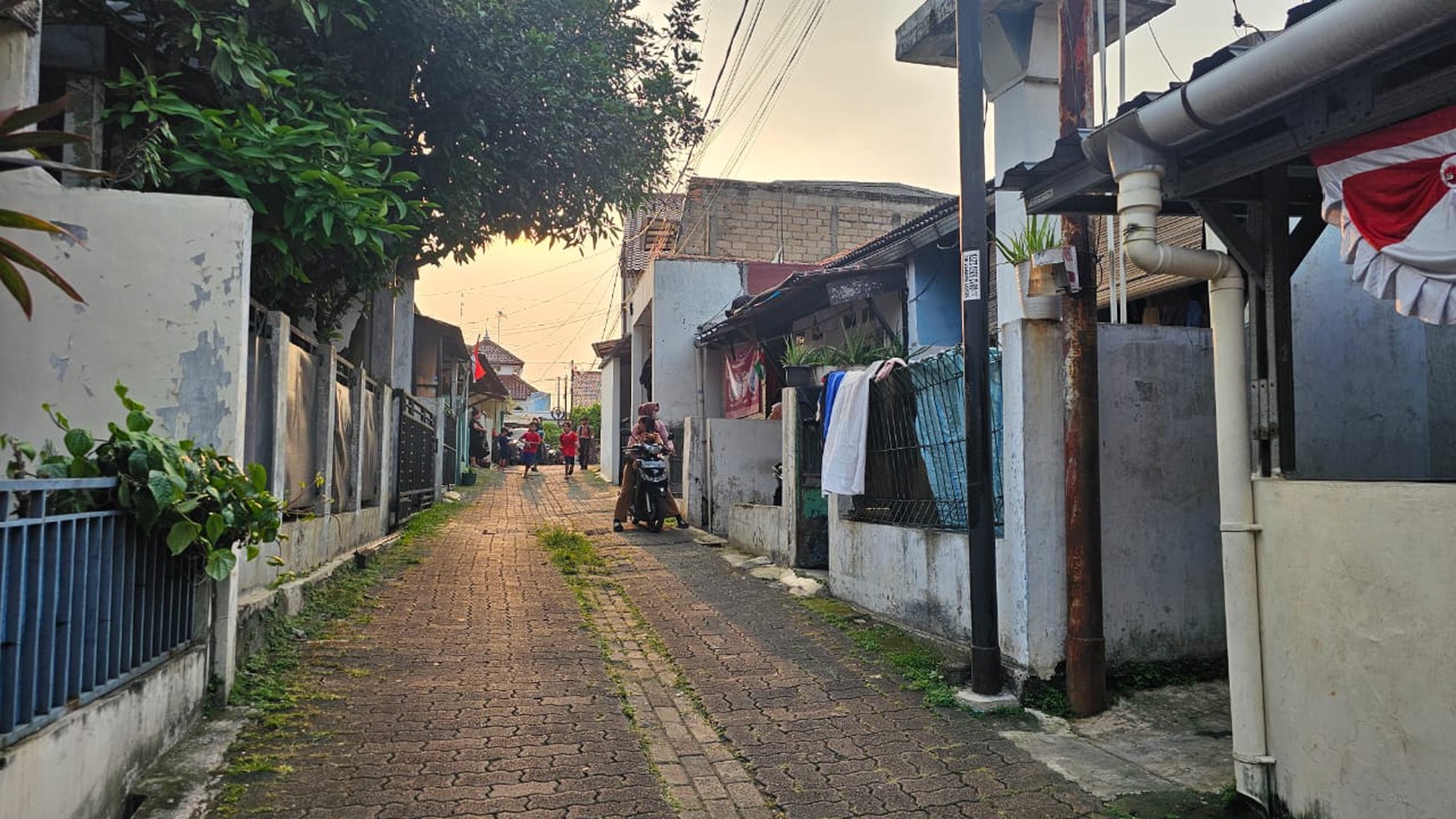 Cinere 3 pintu kontrakan petak, jarak 300m ke cinere raya