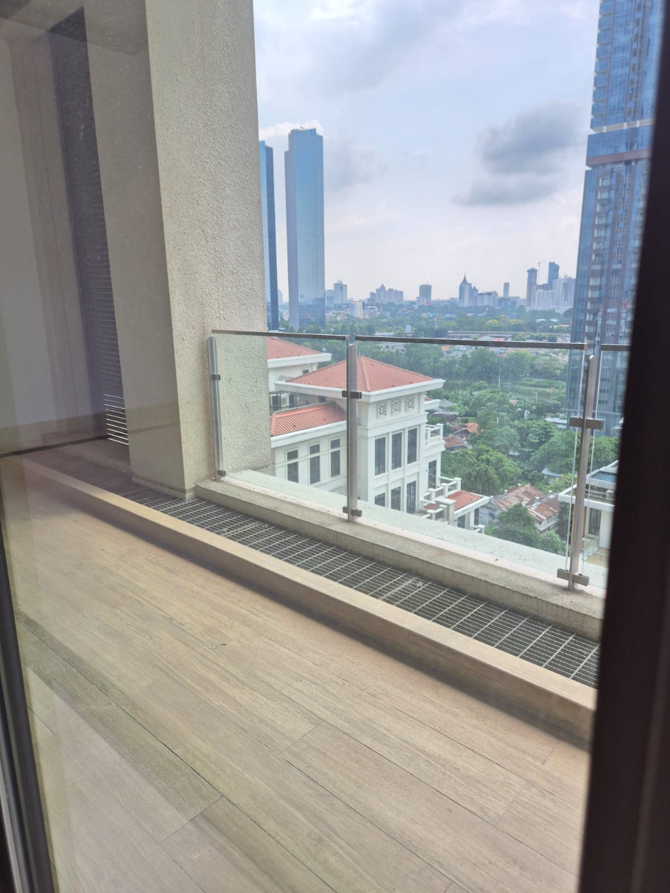 Dijual Apartemen Le Parc Residence 3BR bergaya Classic European di kompleks Thamrin-Nine jakarta pusat