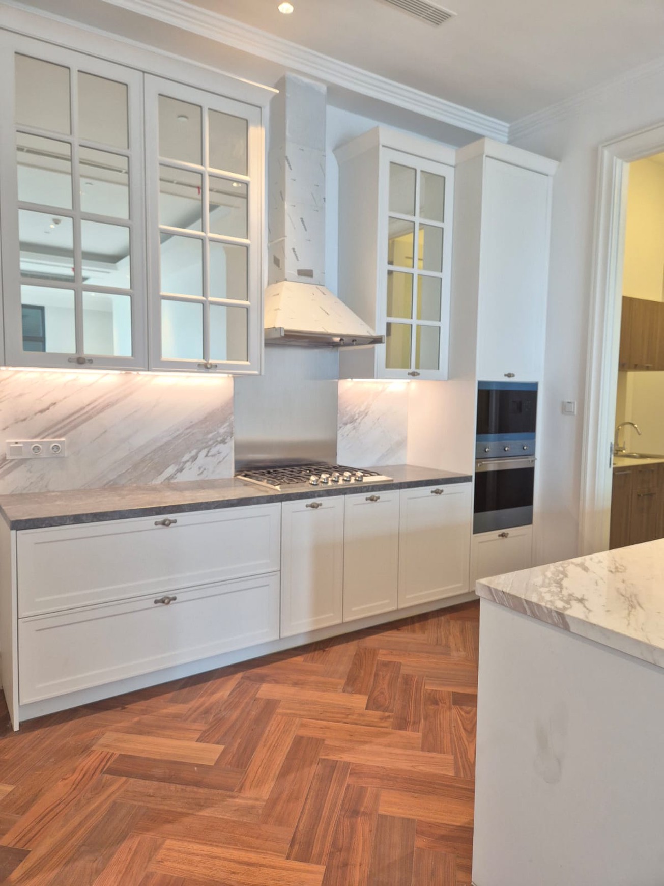 Dijual Apartemen Le Parc Residence 3BR bergaya Classic European di kompleks Thamrin-Nine jakarta pusat