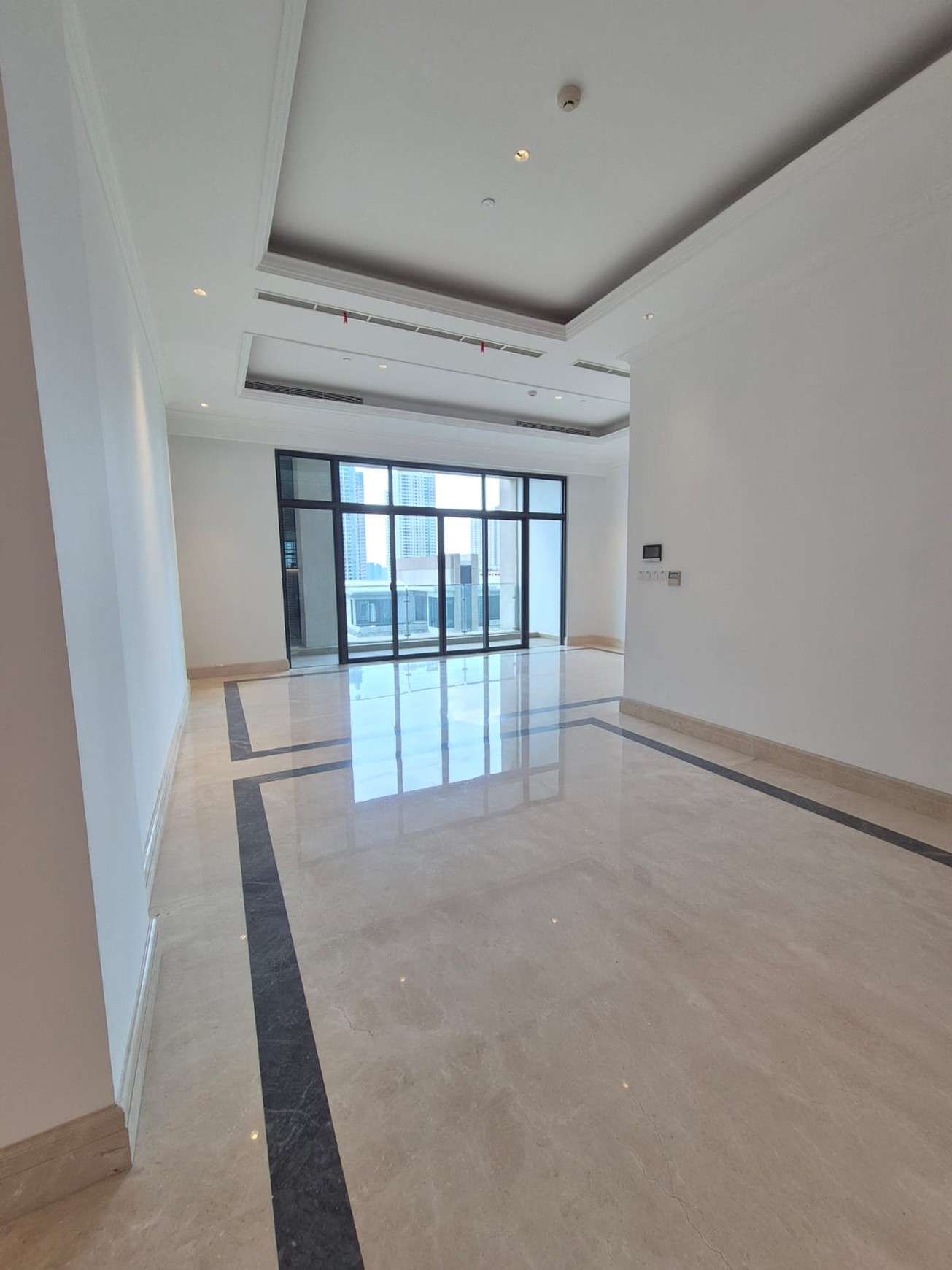 Dijual Apartemen Le Parc Residence 3BR bergaya Classic European di kompleks Thamrin-Nine jakarta pusat