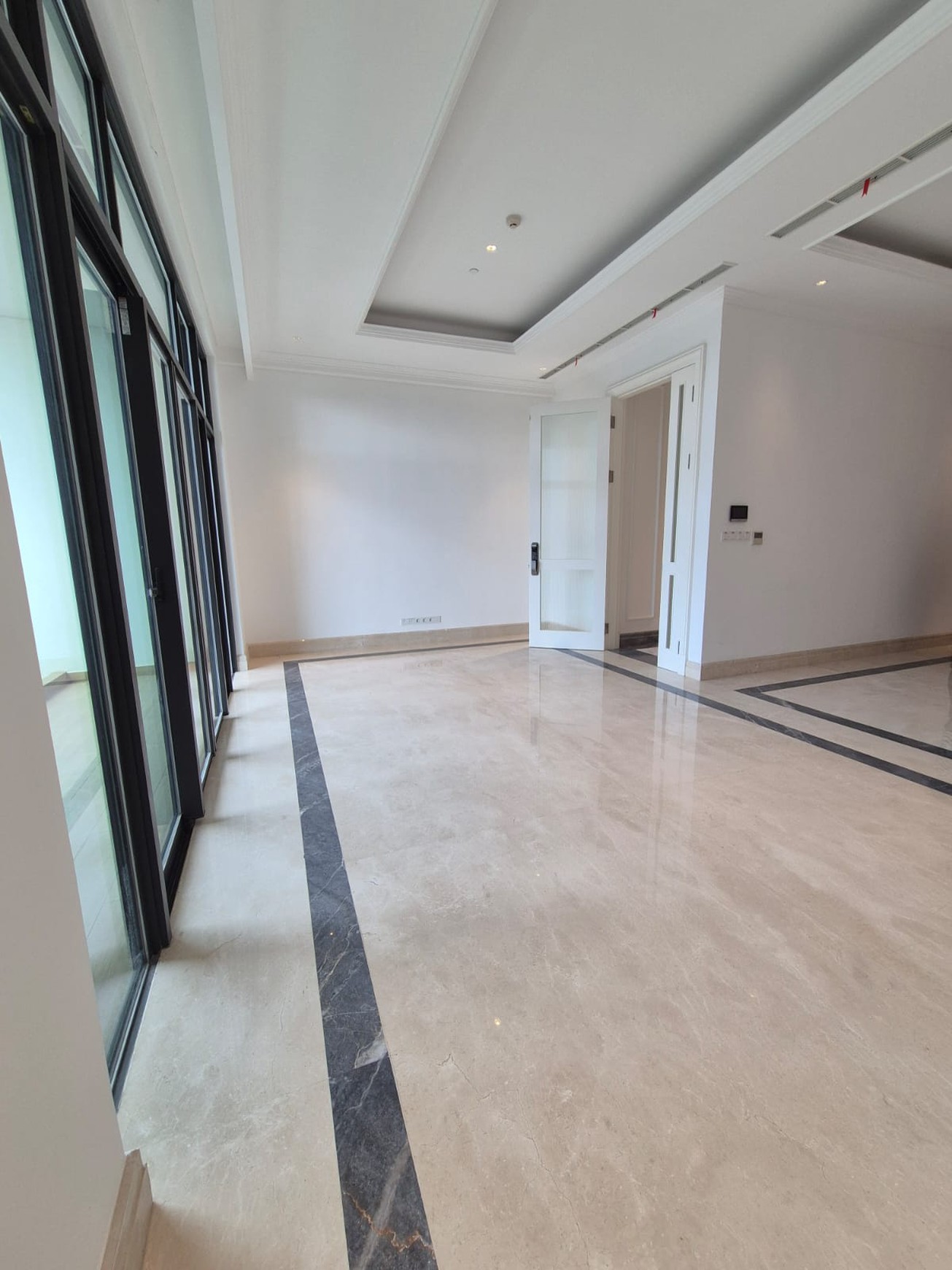 Dijual Apartemen Le Parc Residence 3BR bergaya Classic European di kompleks Thamrin-Nine jakarta pusat