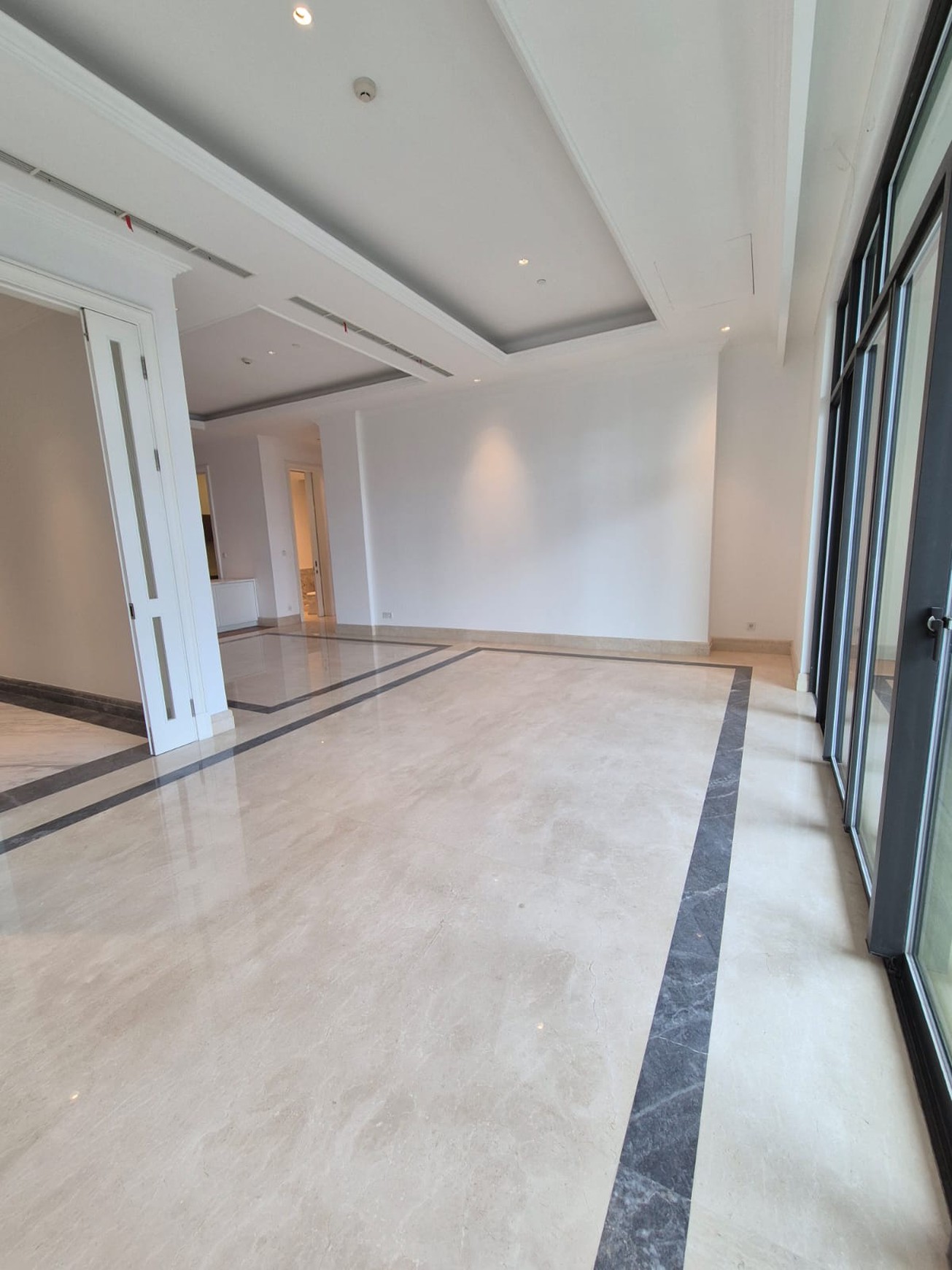 Dijual Apartemen Le Parc Residence 3BR bergaya Classic European di kompleks Thamrin-Nine jakarta pusat