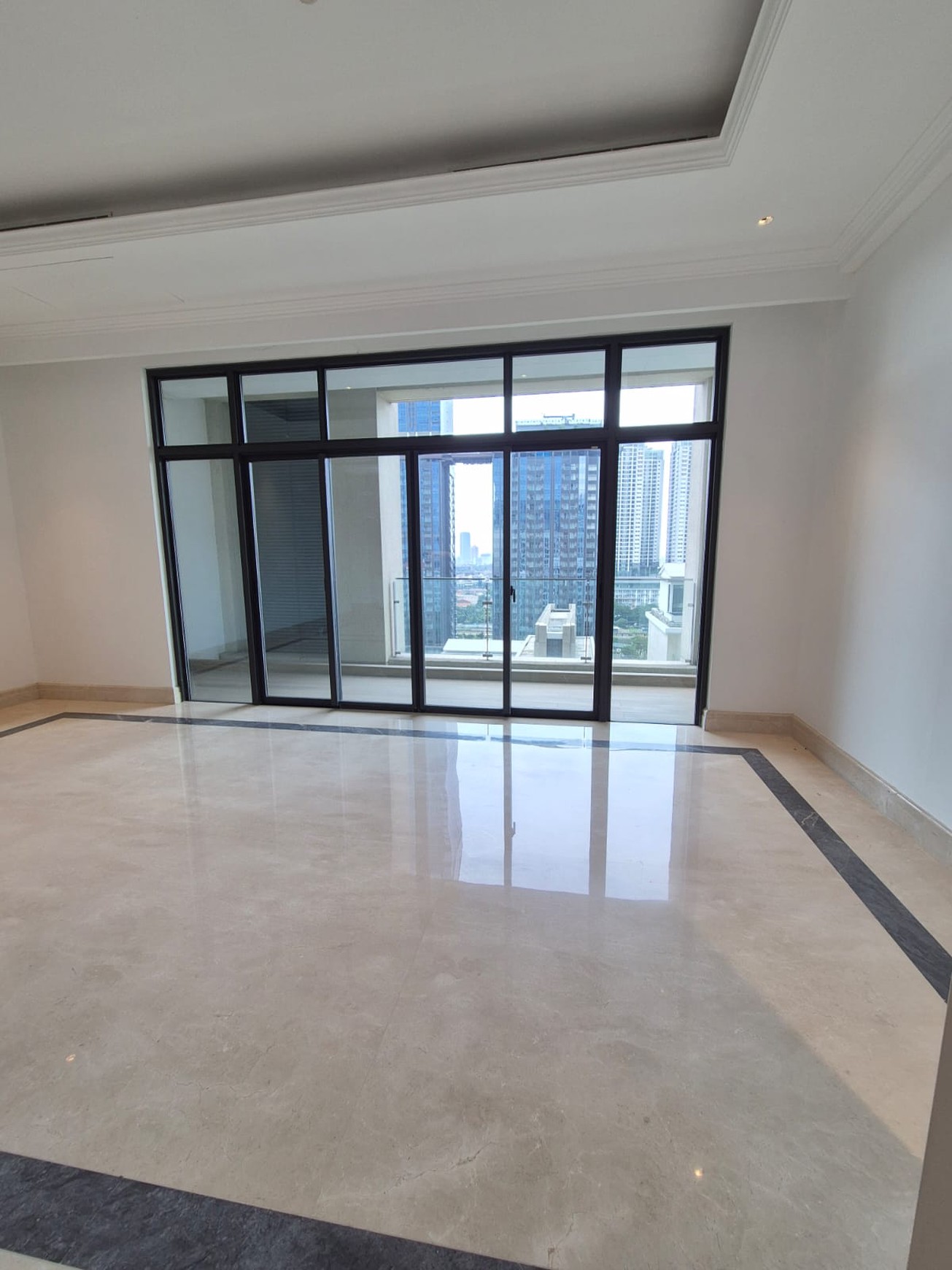 Dijual Apartemen Le Parc Residence 3BR bergaya Classic European di kompleks Thamrin-Nine jakarta pusat