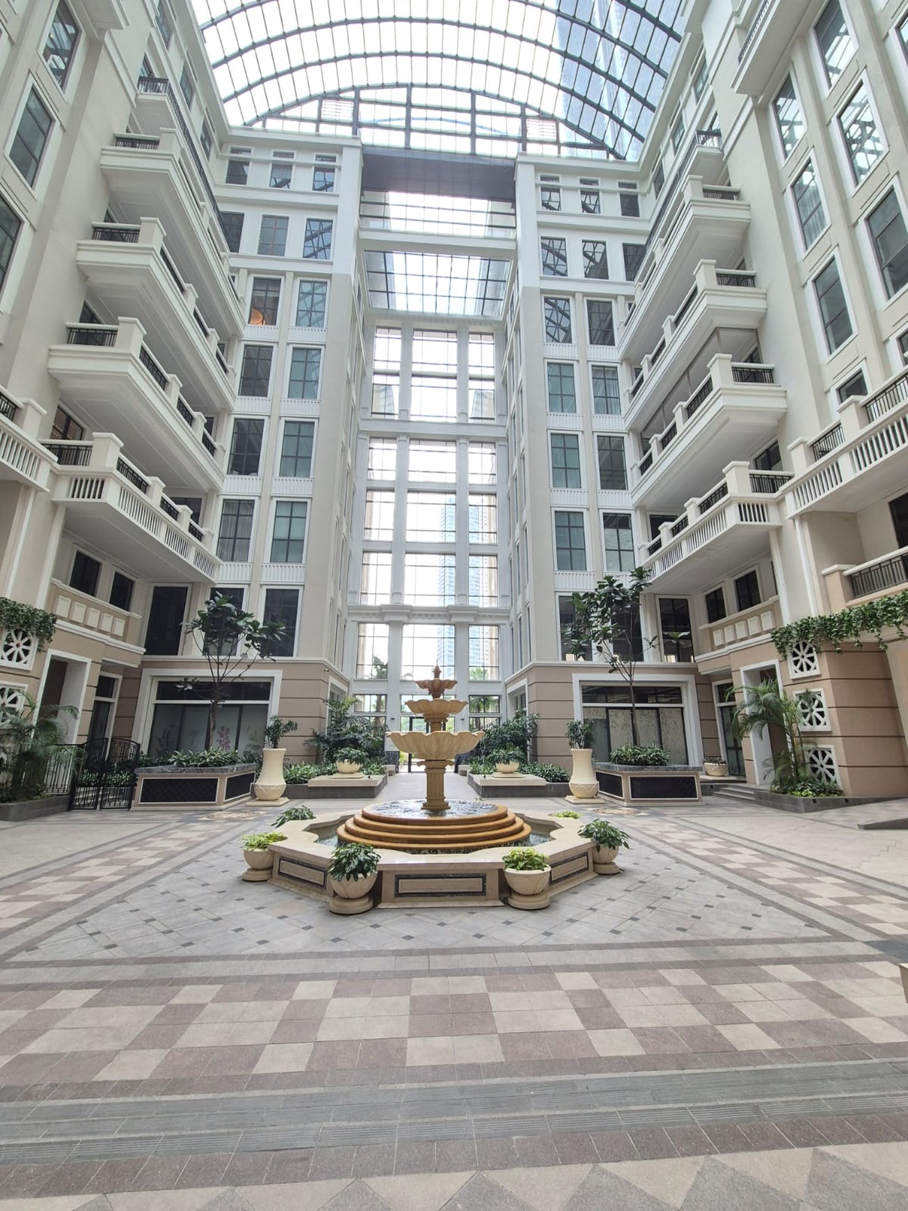 Dijual Apartemen Le Parc Residence 3BR bergaya Classic European di kompleks Thamrin-Nine jakarta pusat