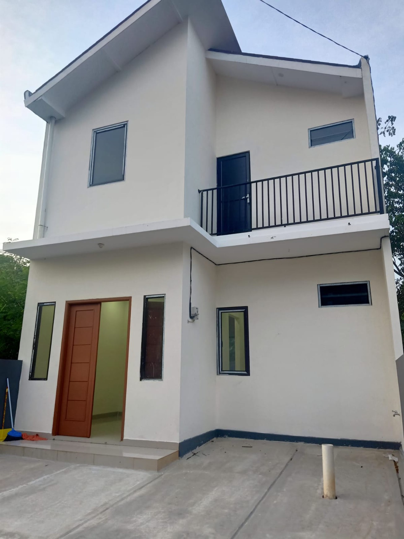 Rumah 2 Lantai Siap Huni dengan Hunian Nyaman dan Asri @Pondok Ranji, Tangerang Selatan