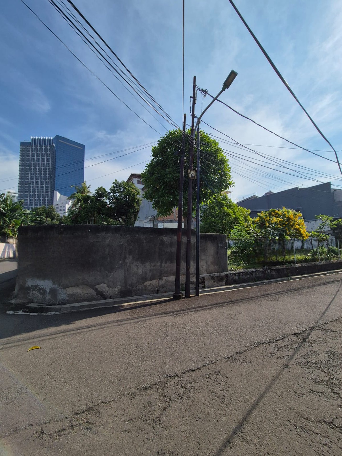 Dijual tanah di lokasi tenang dalam komplek di jalan S Parman sebelah Universitas Tarumanegara