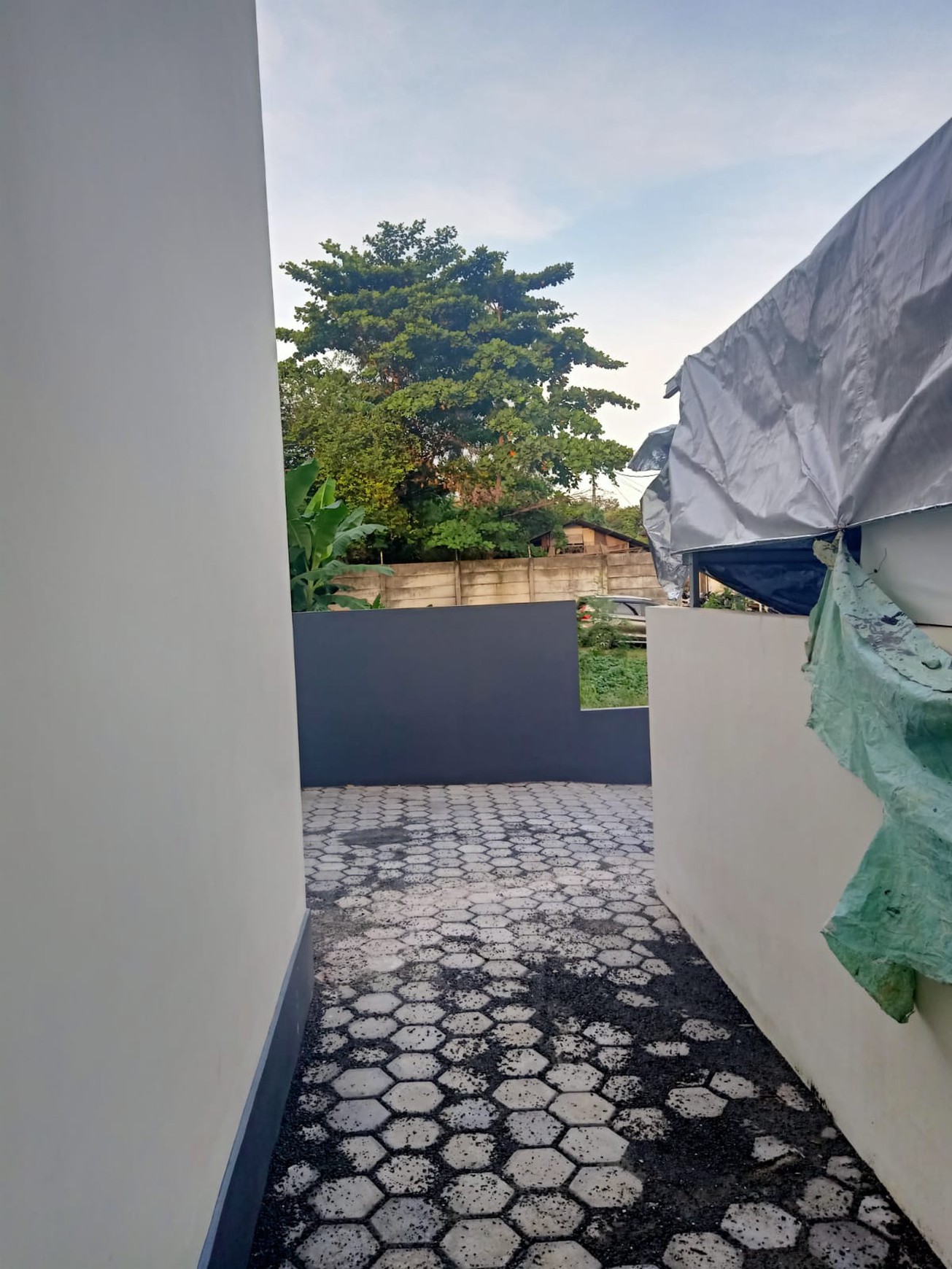 Disewa Rumah Luas dengan KT 3 dan KM 3 Luas 150 m2 dan Bangunan 160 m2