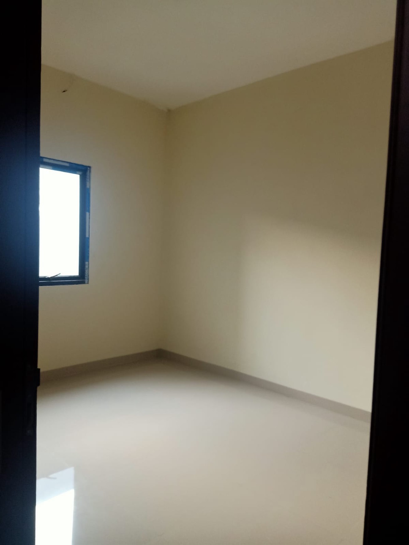 Disewa Rumah Luas dengan KT 3 dan KM 3 Luas 150 m2 dan Bangunan 160 m2