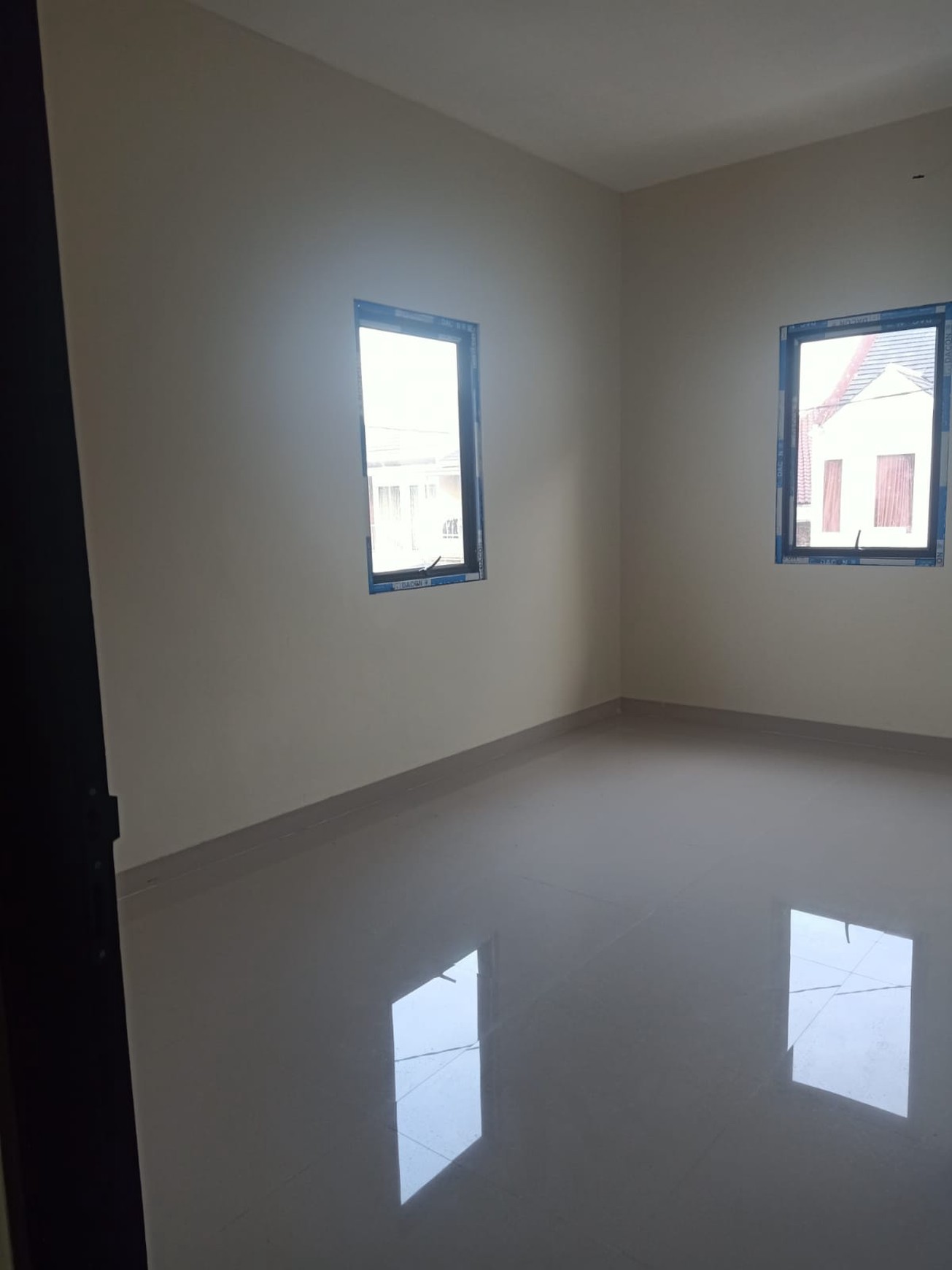 Disewa Rumah Luas dengan KT 3 dan KM 3 Luas 150 m2 dan Bangunan 160 m2