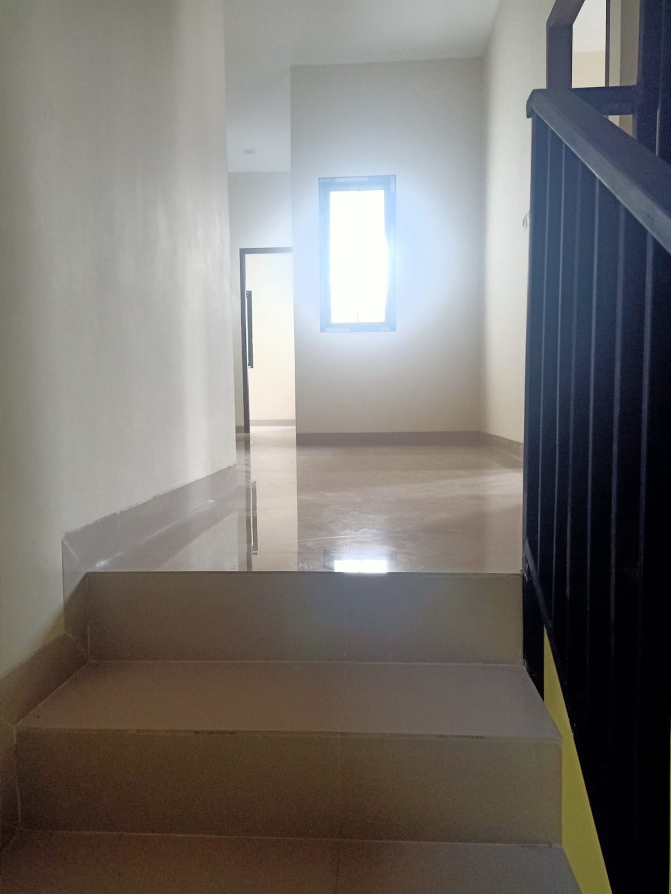 Disewa Rumah Luas dengan KT 3 dan KM 3 Luas 150 m2 dan Bangunan 160 m2
