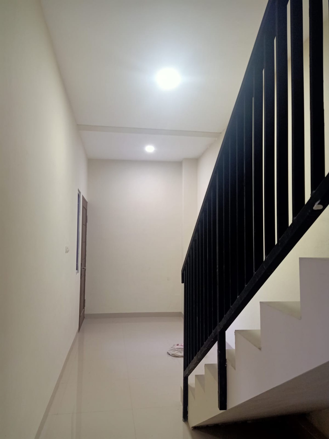 Disewa Rumah Luas dengan KT 3 dan KM 3 Luas 150 m2 dan Bangunan 160 m2