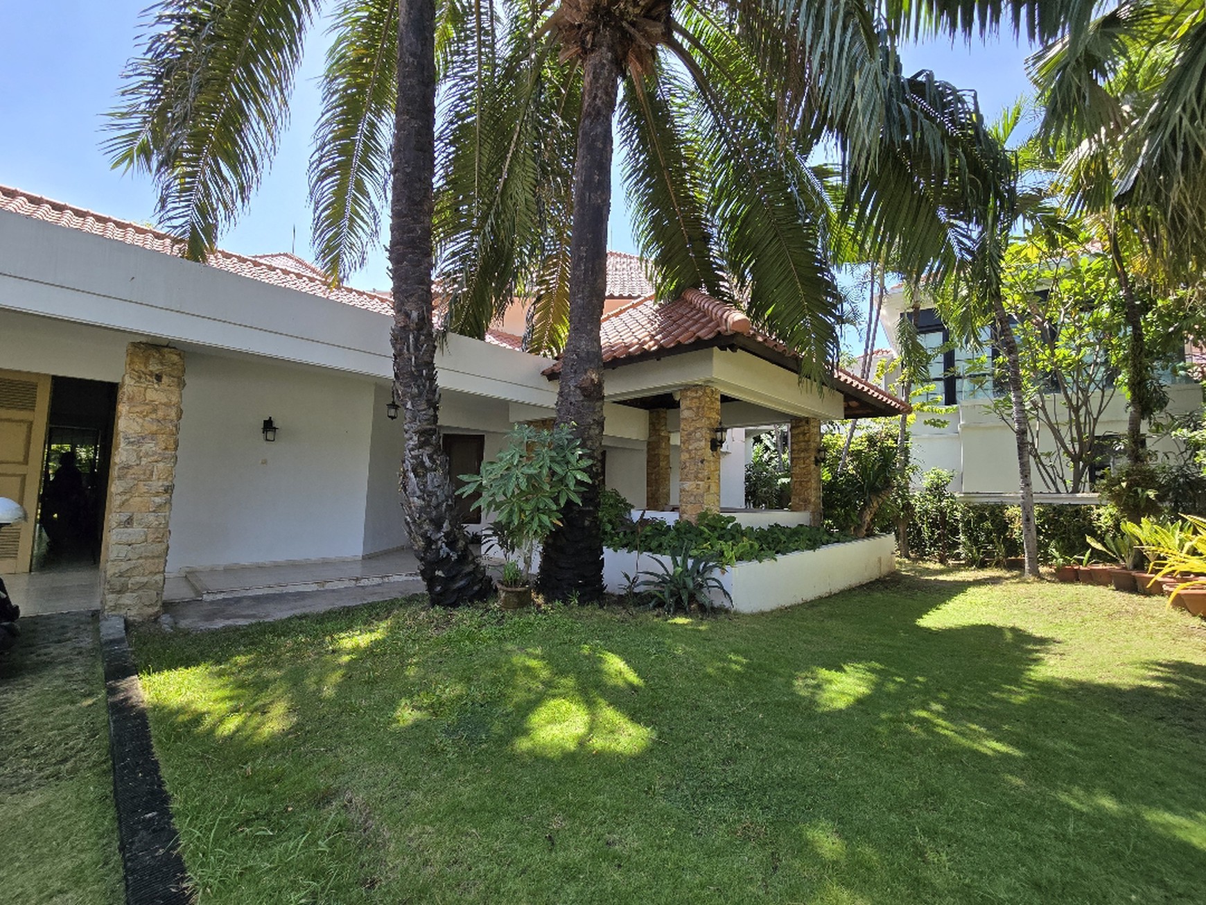 Disewakan Rumah Graha Family Surabaya Barat