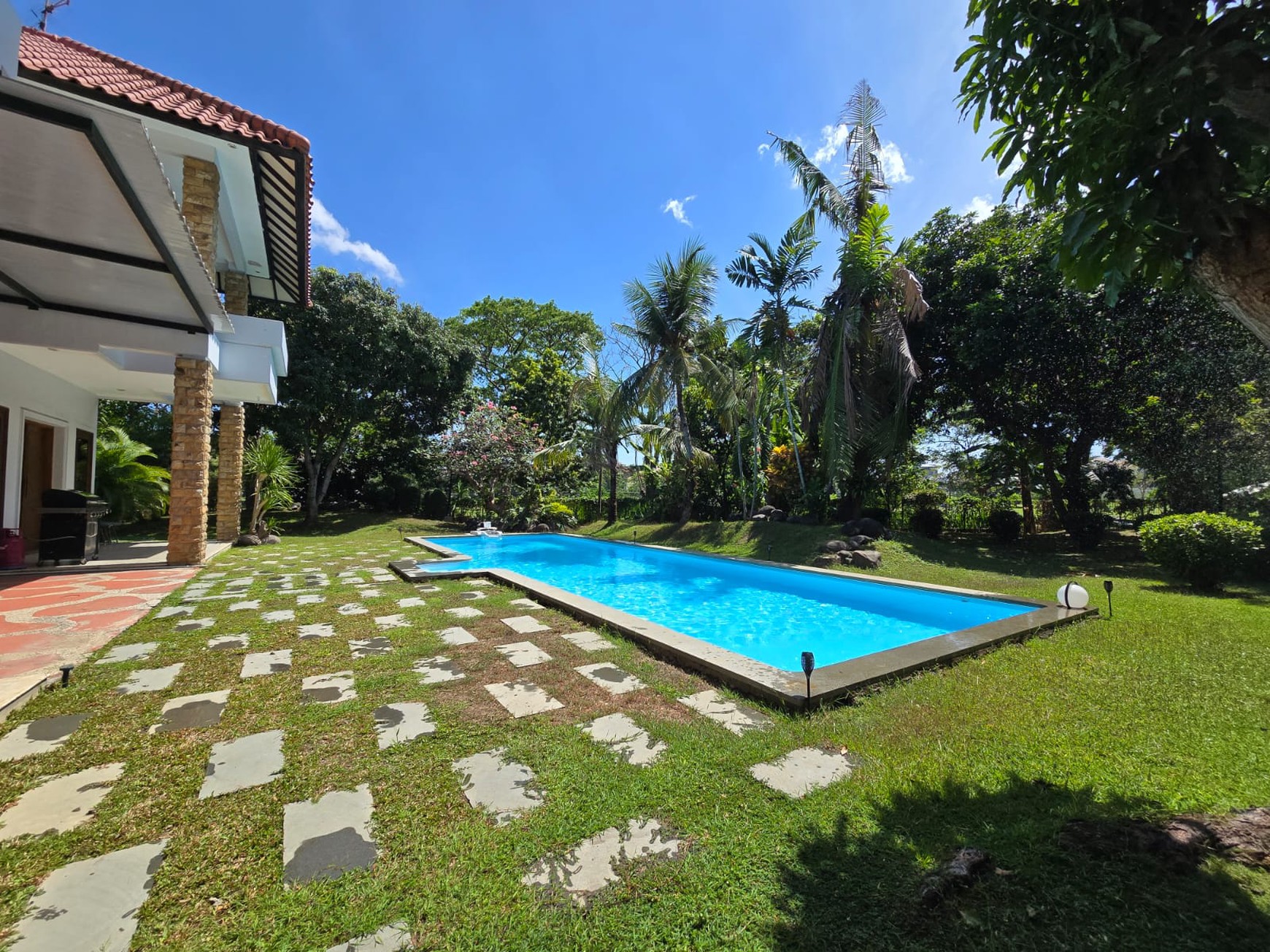 Disewakan Rumah Graha Family Surabaya Barat