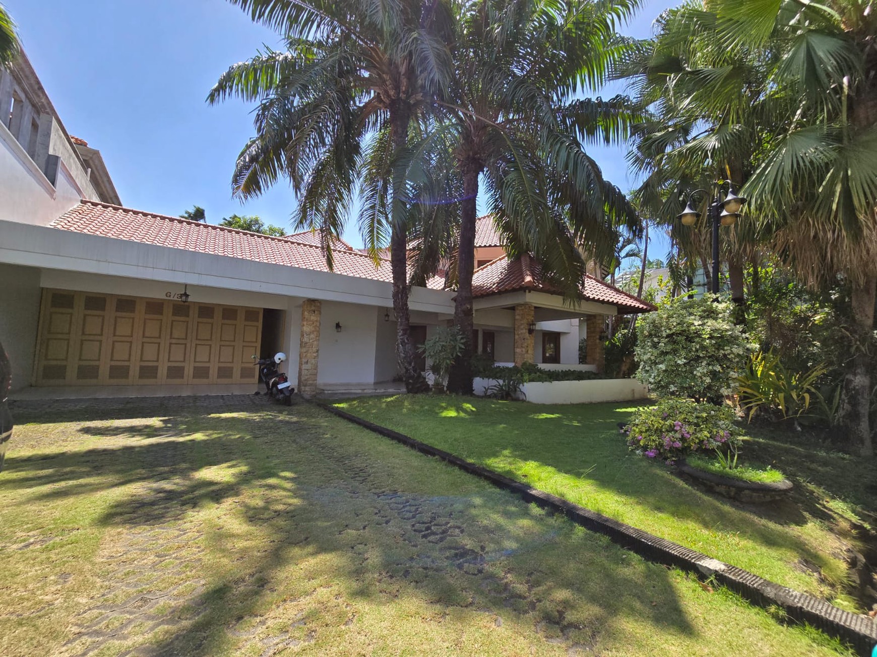 Disewakan Rumah Graha Family Surabaya Barat