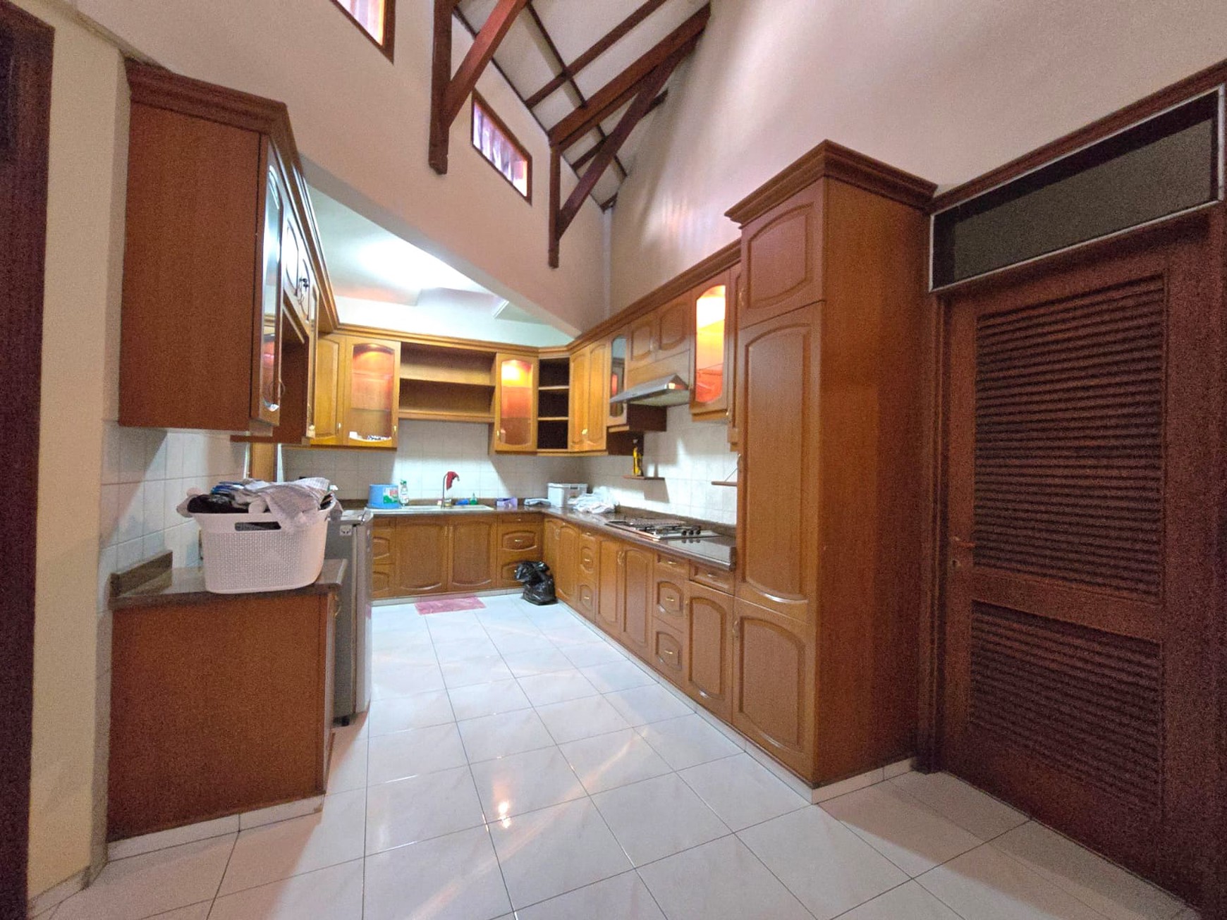Disewakan Rumah Graha Family Surabaya Barat
