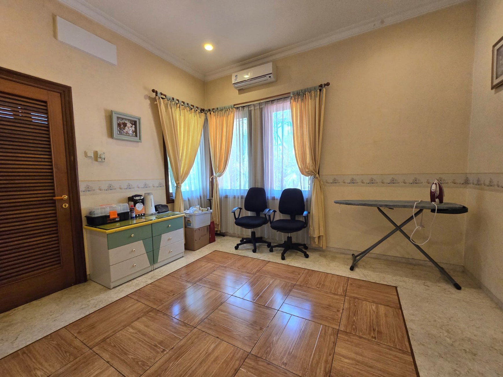 Disewakan Rumah Graha Family Surabaya Barat
