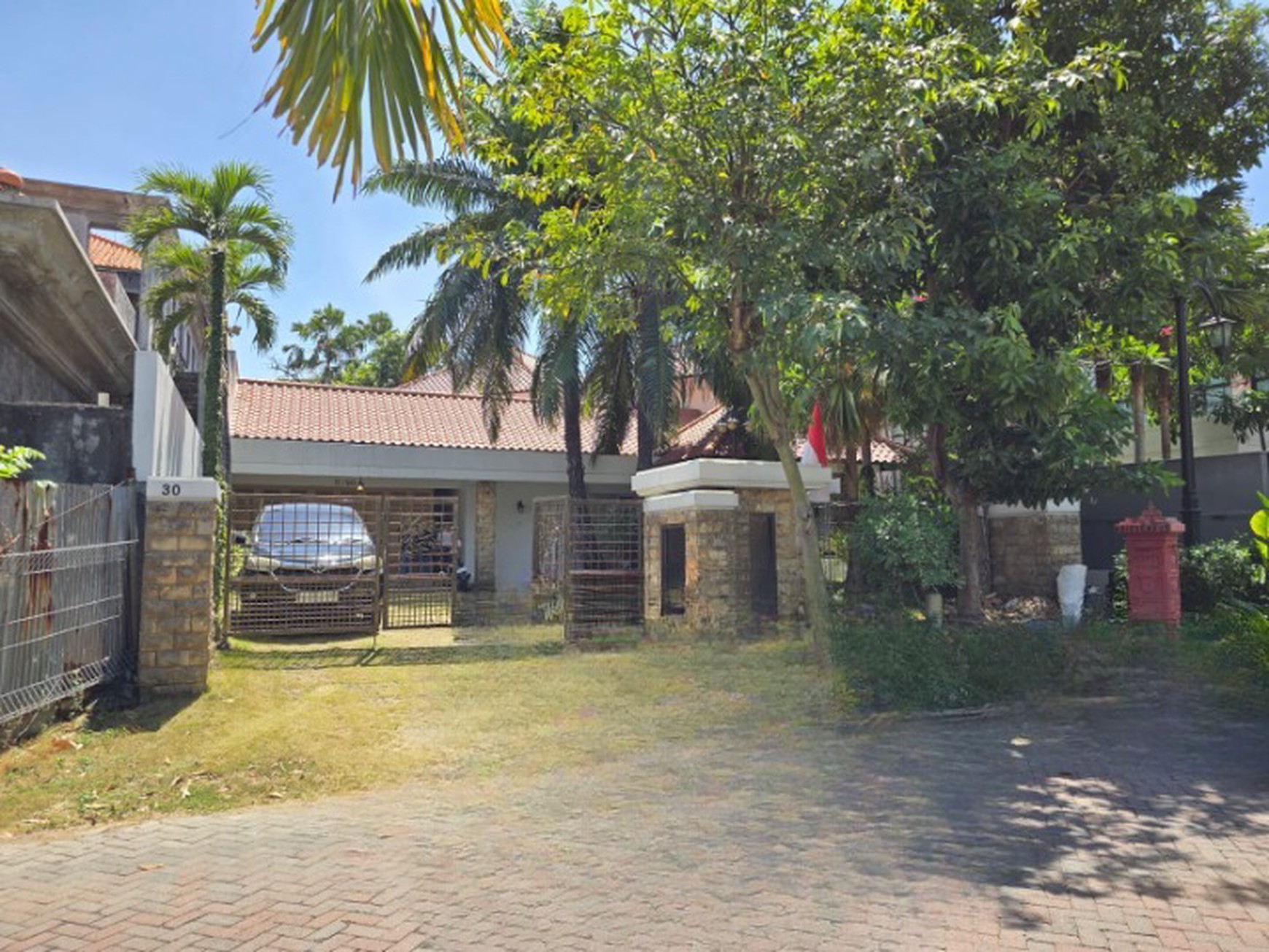 Disewakan Rumah Graha Family Surabaya Barat